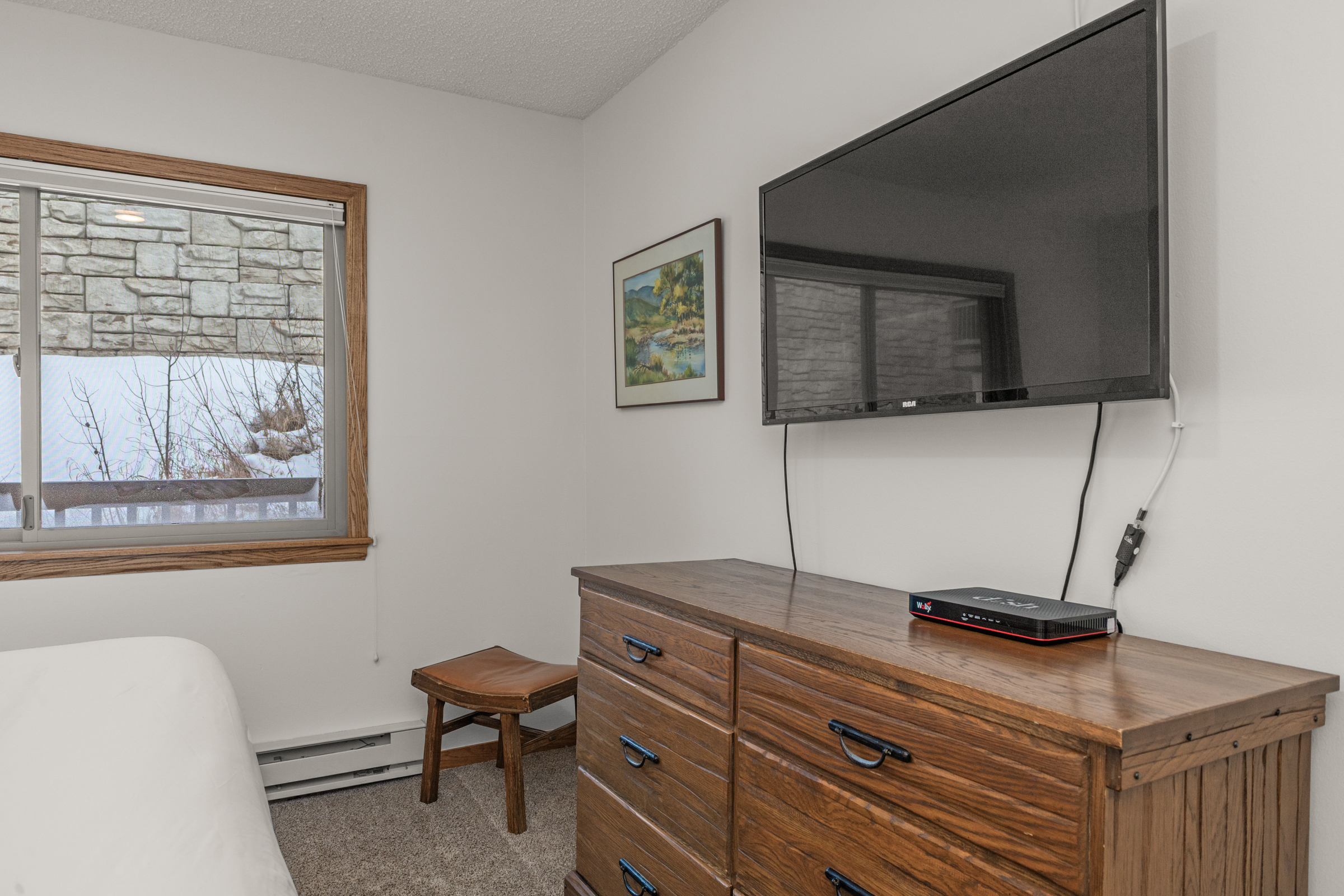 Ensuite Bedroom 1 | Smart TV