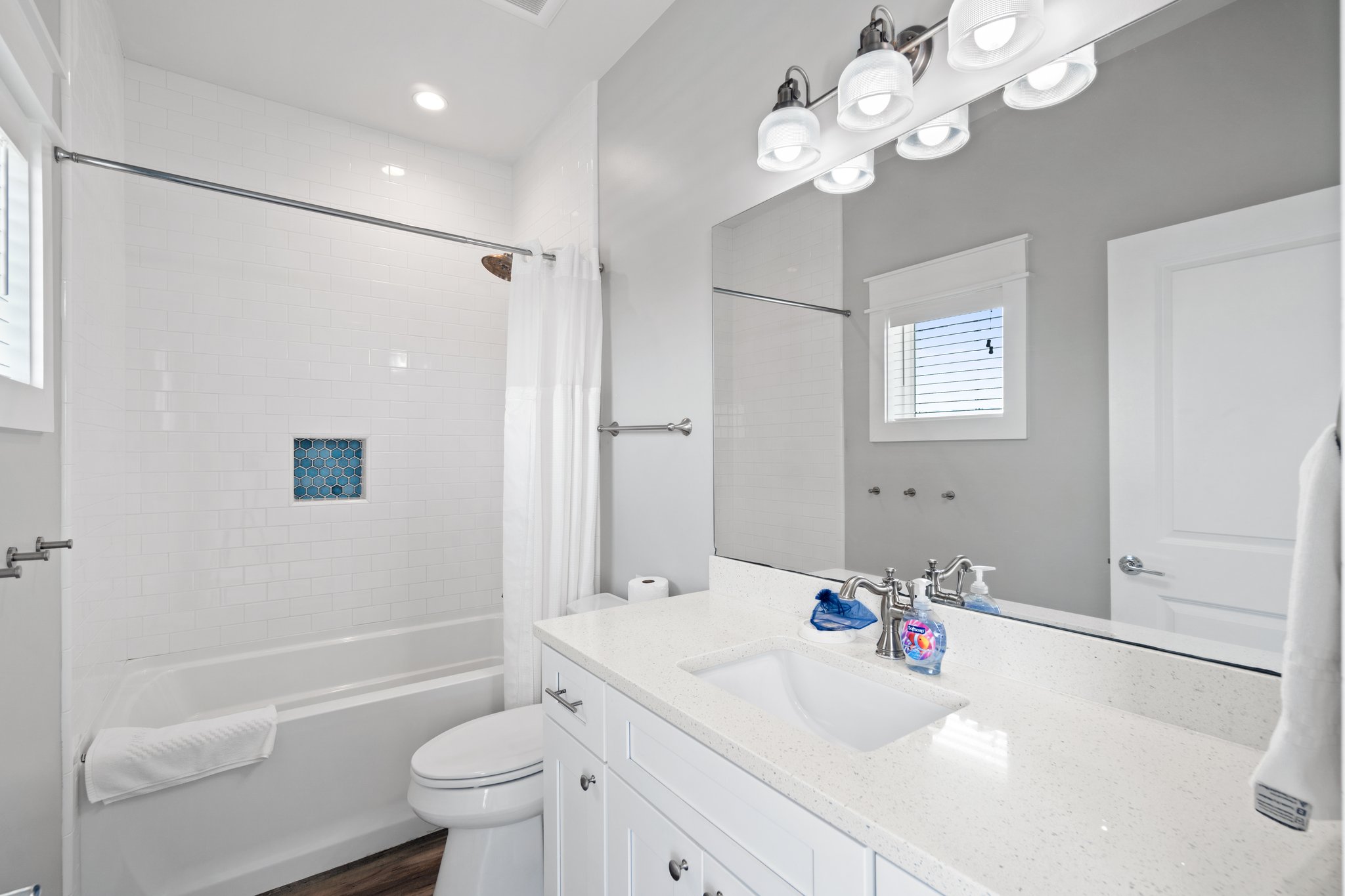 Shared 1st Floor Bathroom