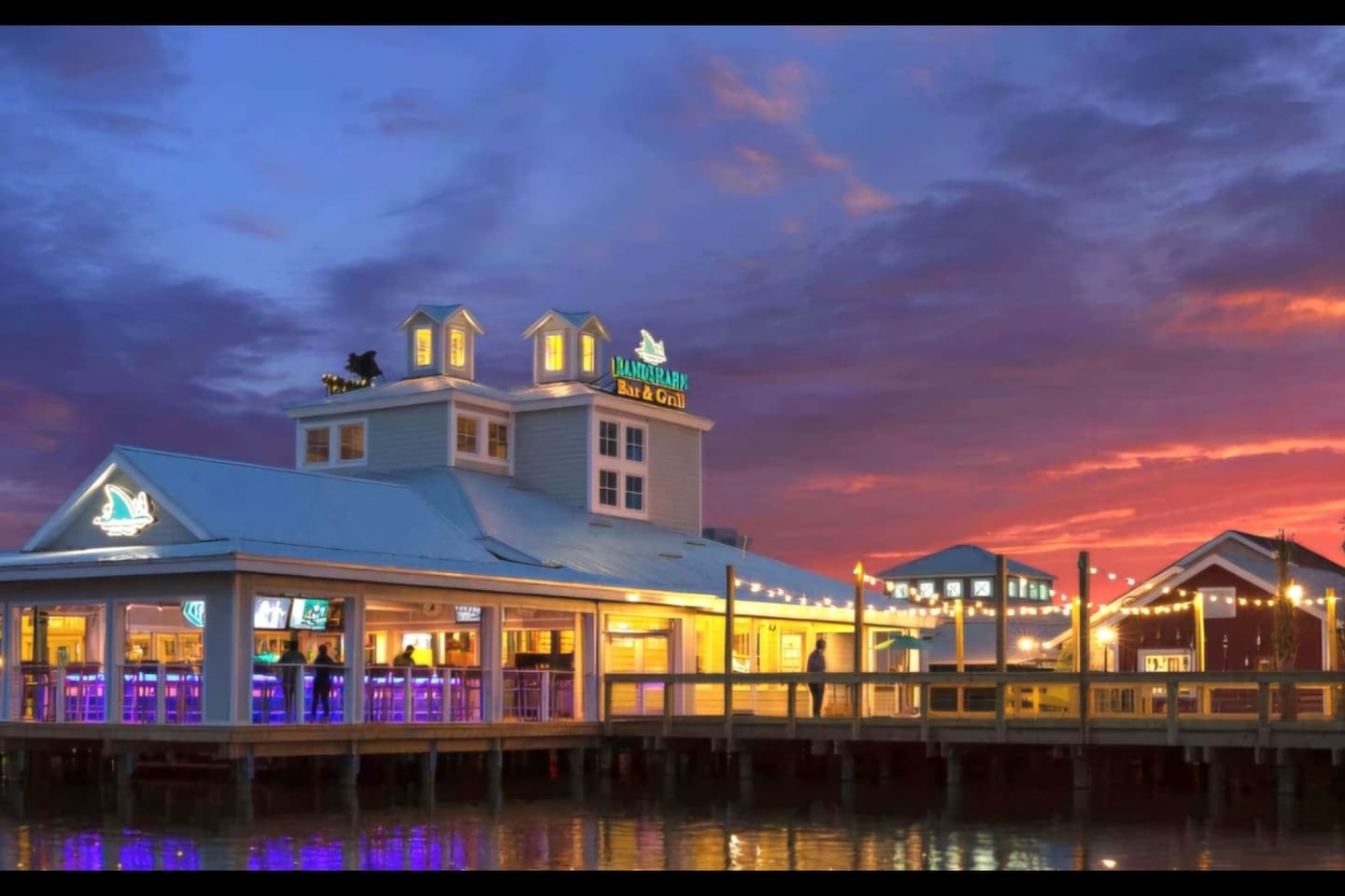 Barefoot Landing with numerous waterfront dining, shopping, numerous kids play areas with pirate ship and, carousel- minutes away