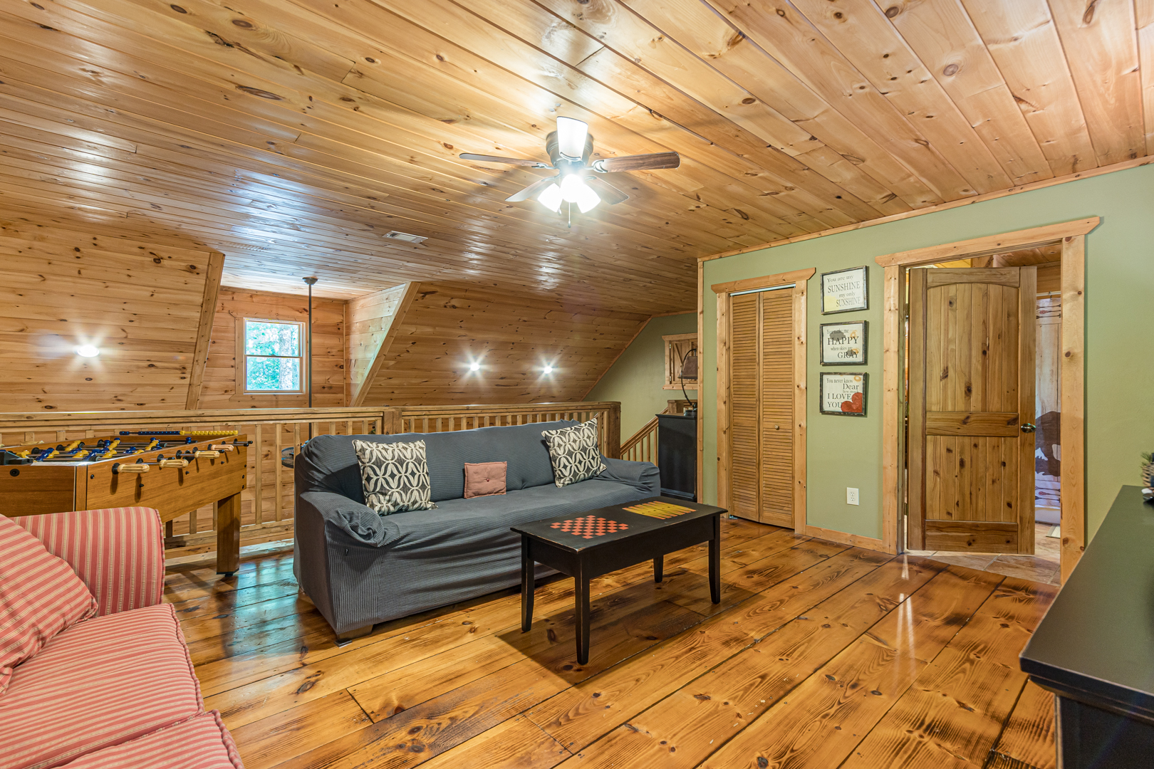 Three Bears Cabin, Private Mountain Getaway, Seasonal Mountain View, Hot Tub 6