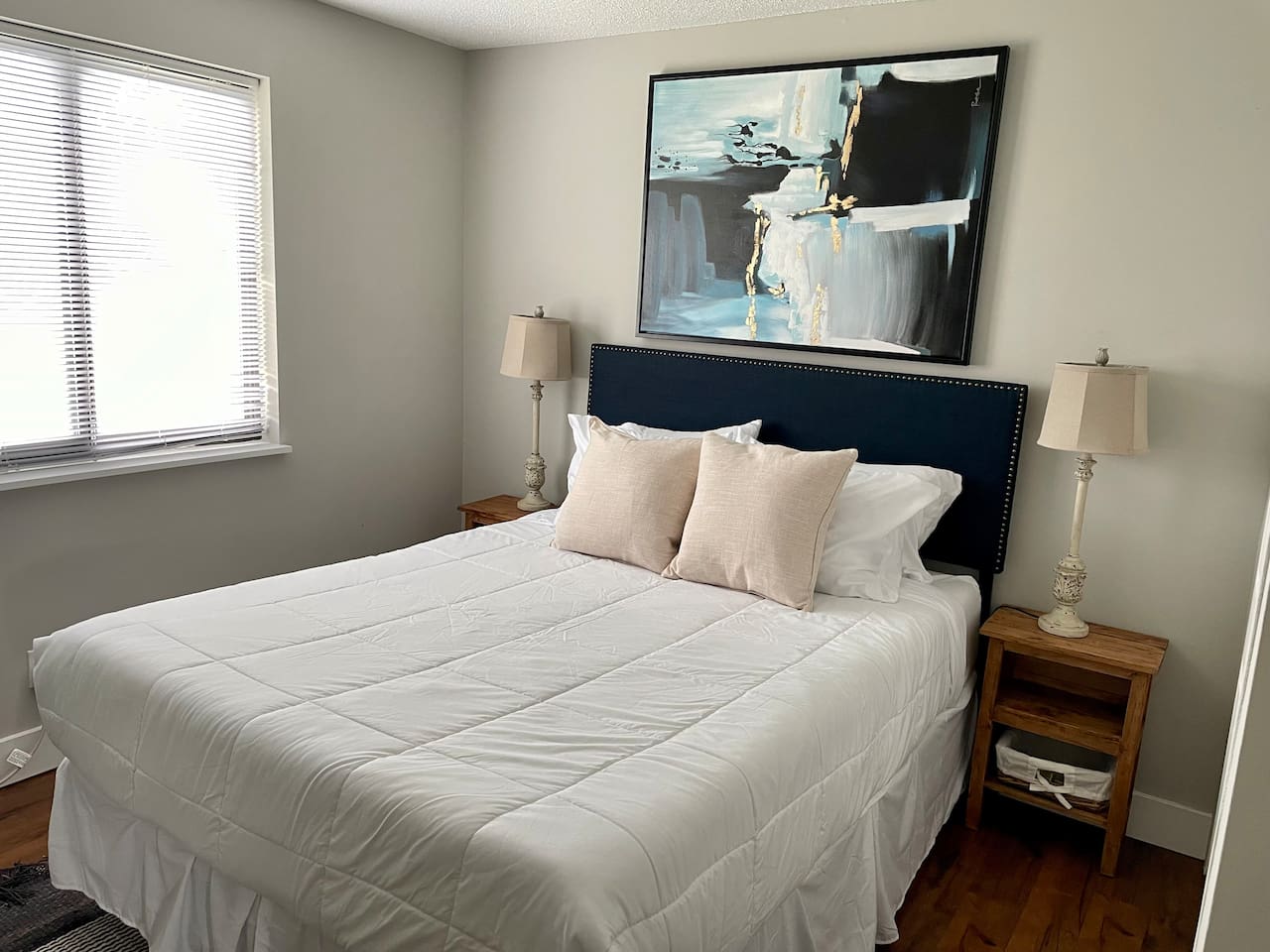 Bedroom 1-Queen size-Memory foam mattress