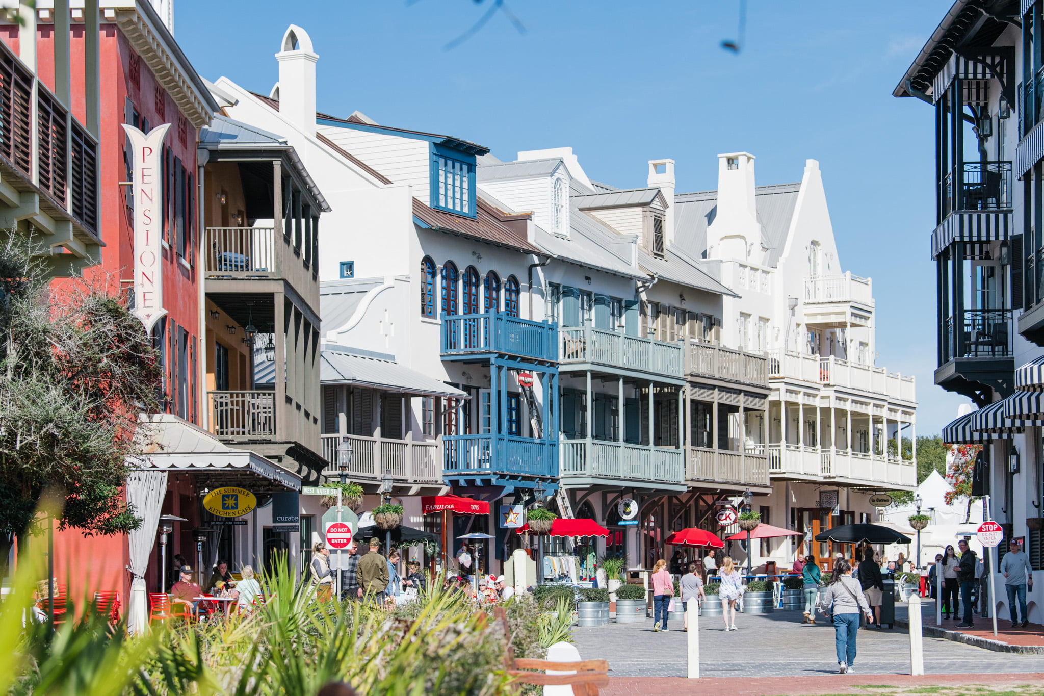 5min walk to Rosemary Beach, where you can find entertainment, shopping, restaurant, and weekend farmer's market.