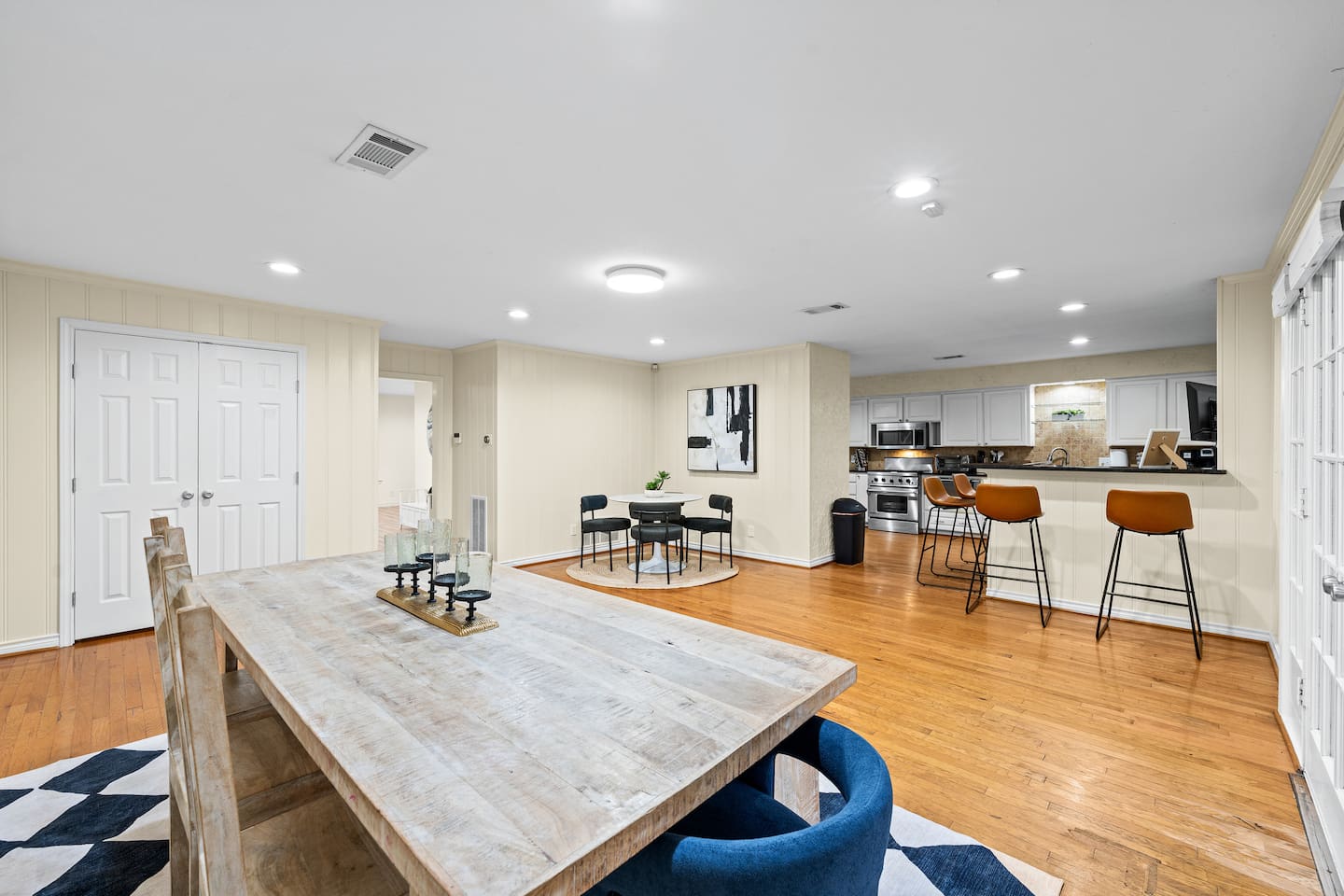 Everything in one shot—kitchen, dining, and bar seating in a layout designed for connection, comfort, and conversation.