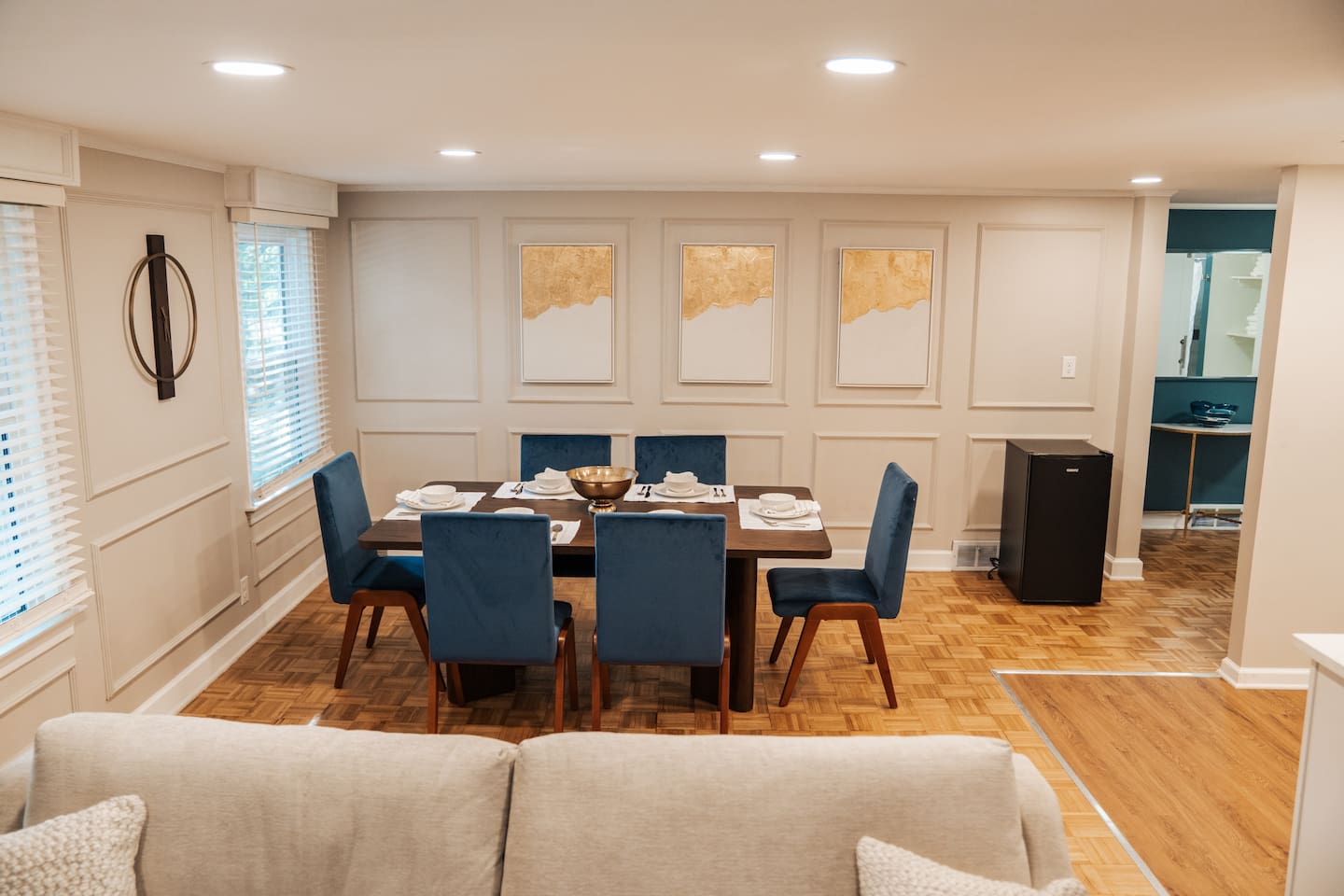 Dining table, seating for six people