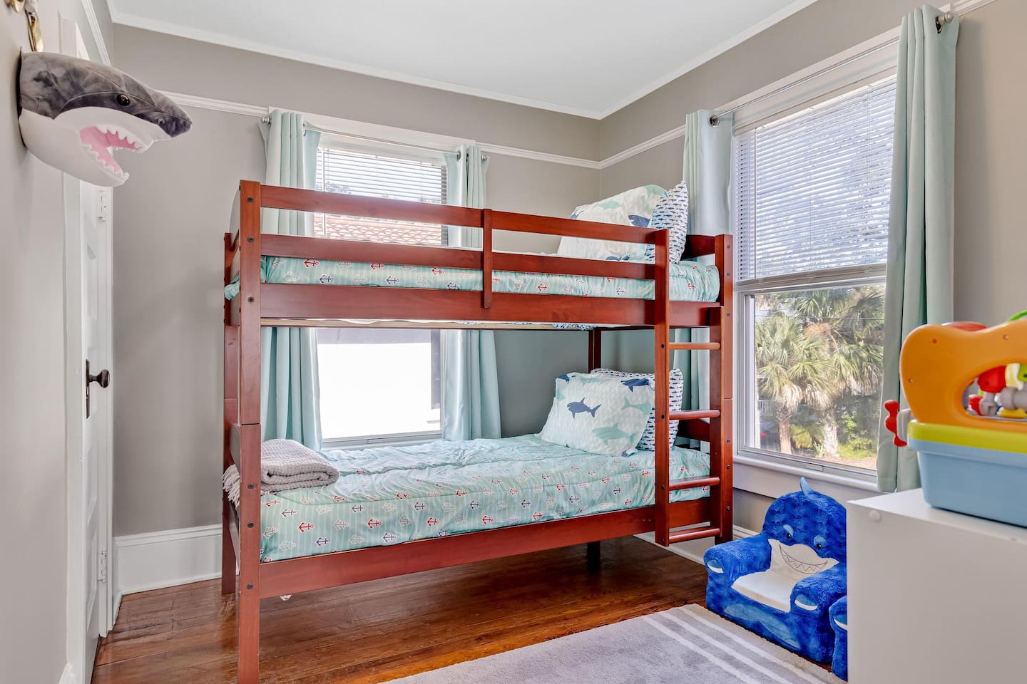 Kids Bedroom (Twin Bunkbed)