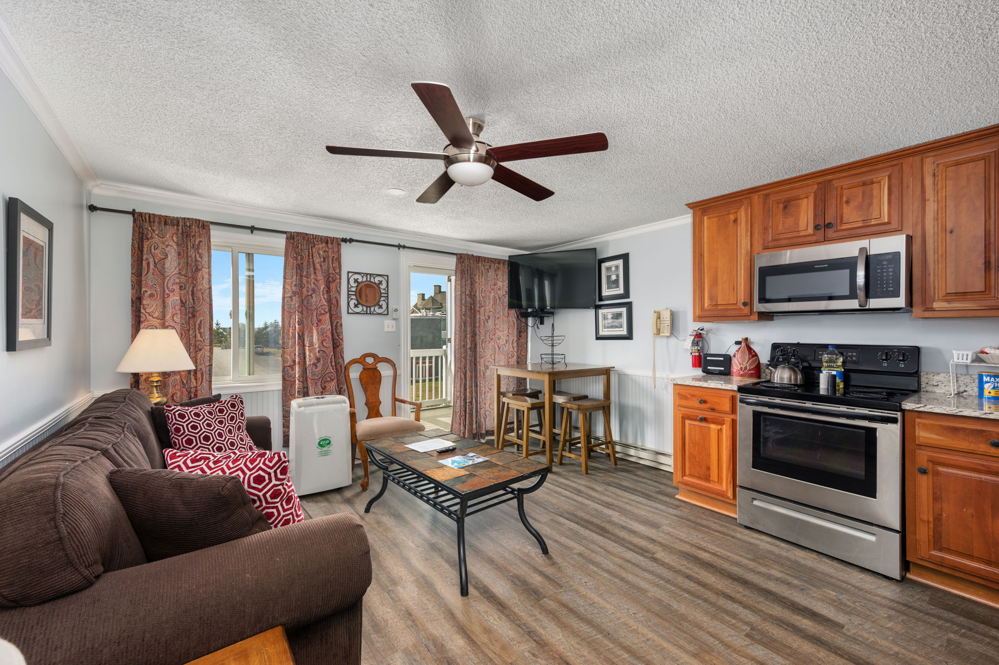 Snowshoe Ski-In/Ski-Out Steps to Ballhooter Lift Mountain Lodge Condo 4