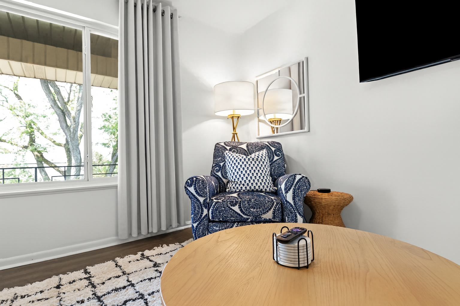 Enjoy the airy living space—ideal for movie nights or laid-back conversations.