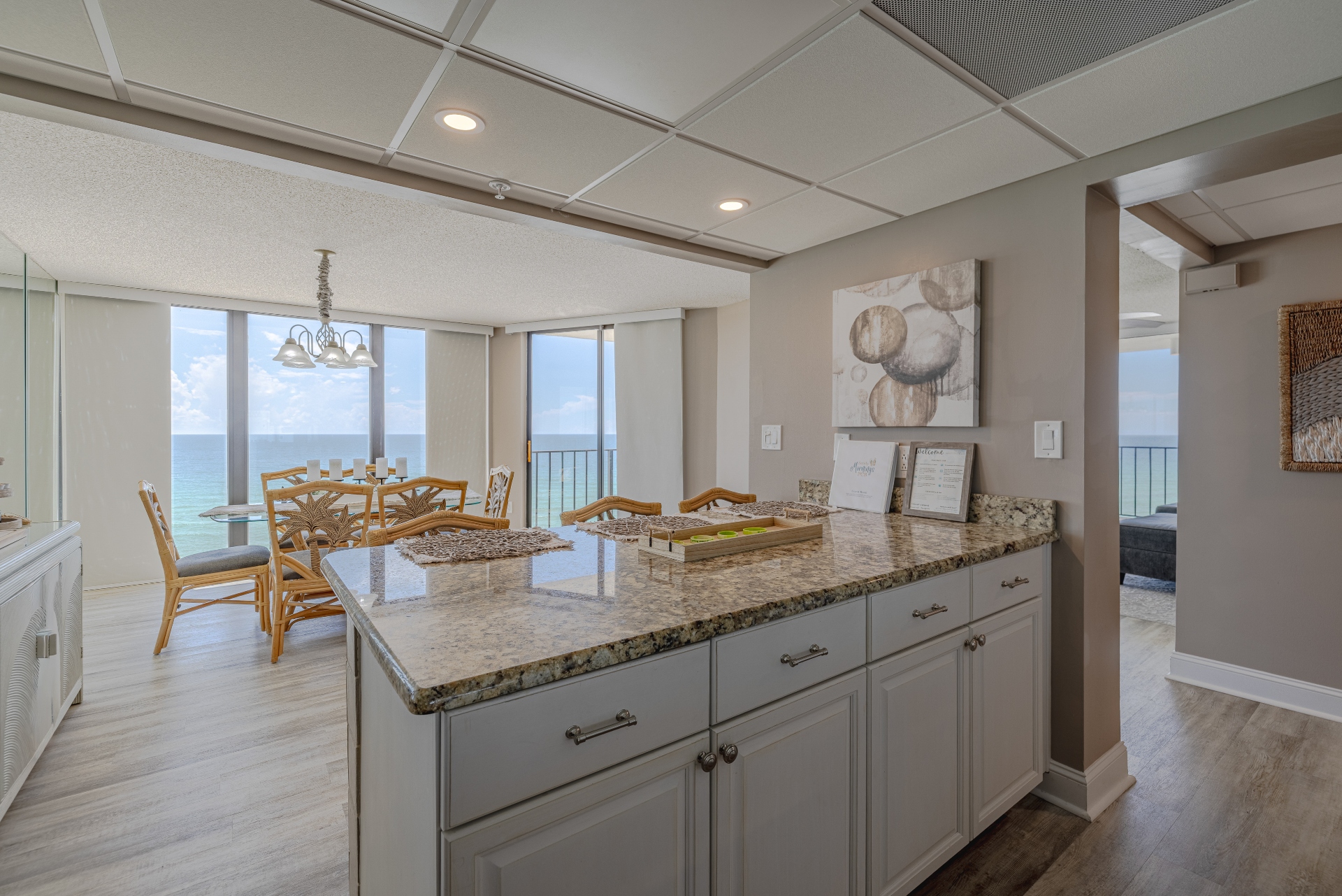 Kitchen/dining area with a view
