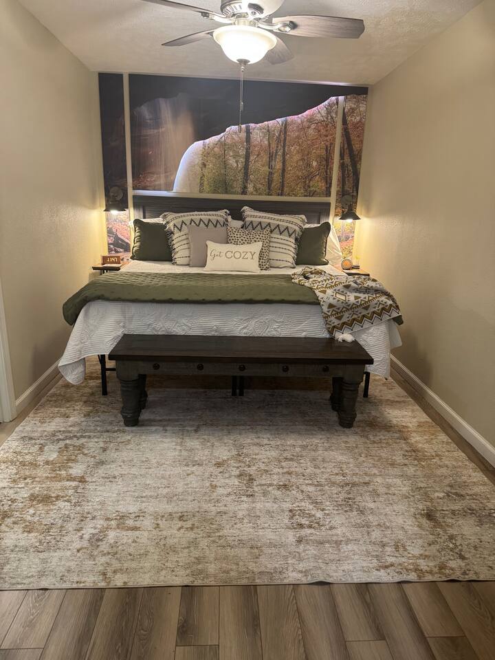 "Glory Hole" Cave Room