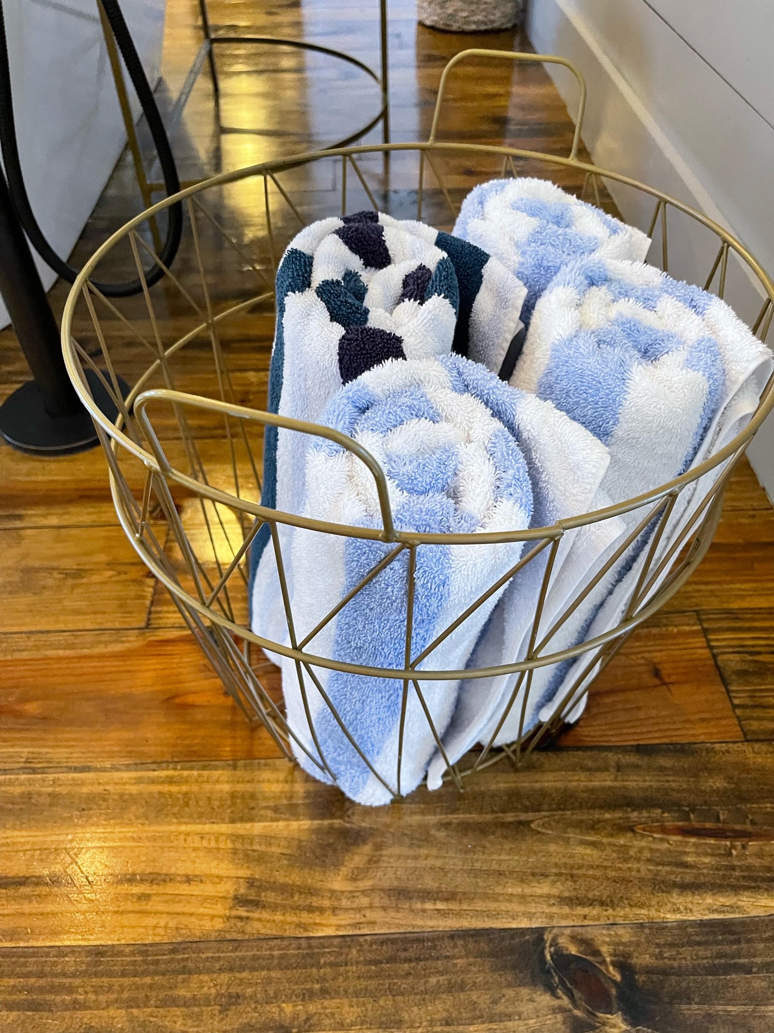A basket of fluffy towels to use for either getting out of the soaking tub, or for using for after relaxing in the hot tub.