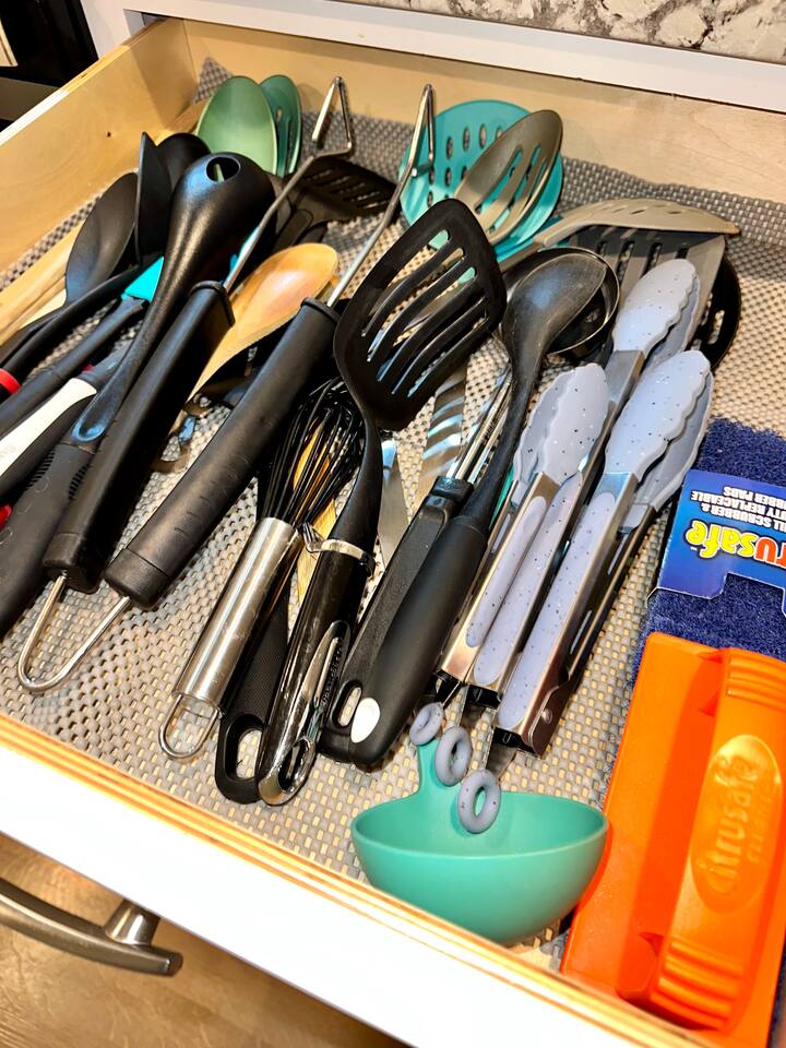Plenty of spatulas, spoons, and tongs