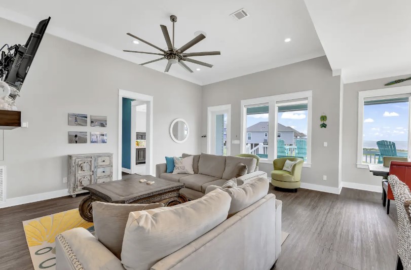 a9e676dfa416425c83648d8aa06fd6c6 | Beachhouse | Texas | TX | Vacation Homes | Galveston | Crystal Beach | Kokomo | Breezy Days | Beachfront Elegance | Sunrise Serenity | Southern Sands Property Management, LLC