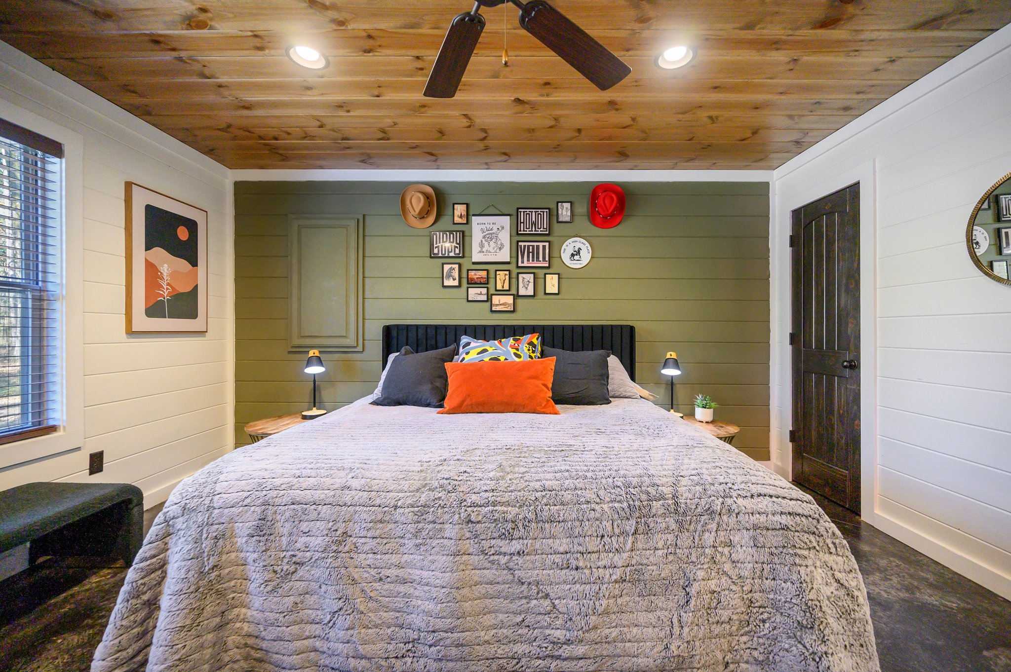 Our king bed is your perfect retreat, with fresh, clean, and ultra-comfy bedding to ensure a peaceful night's sleep.