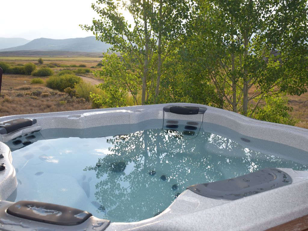 Private 7 person Hot Tub
