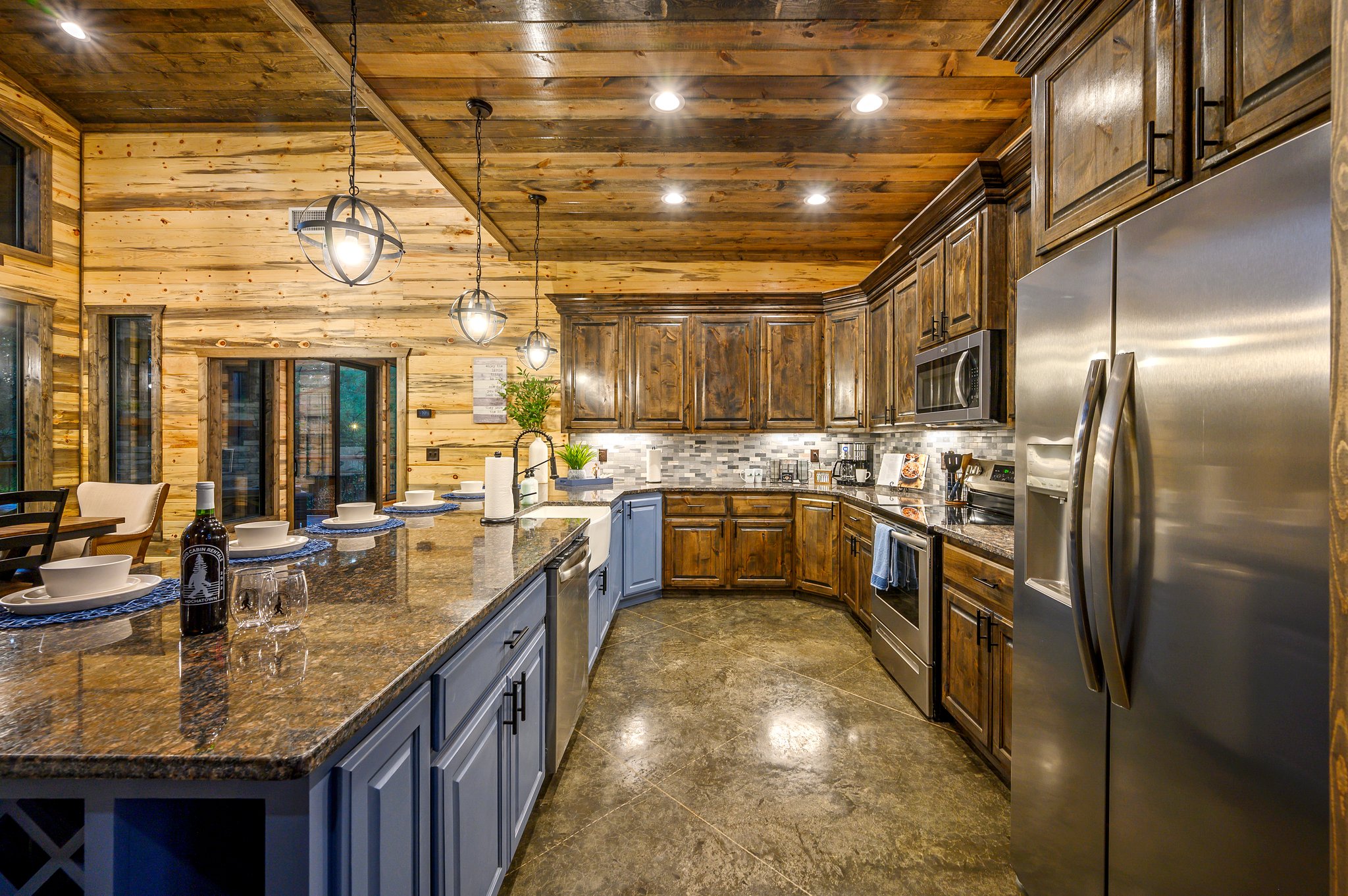 Cook in style: High-end finishes meet cozy cabin charm in this dreamy kitchen.