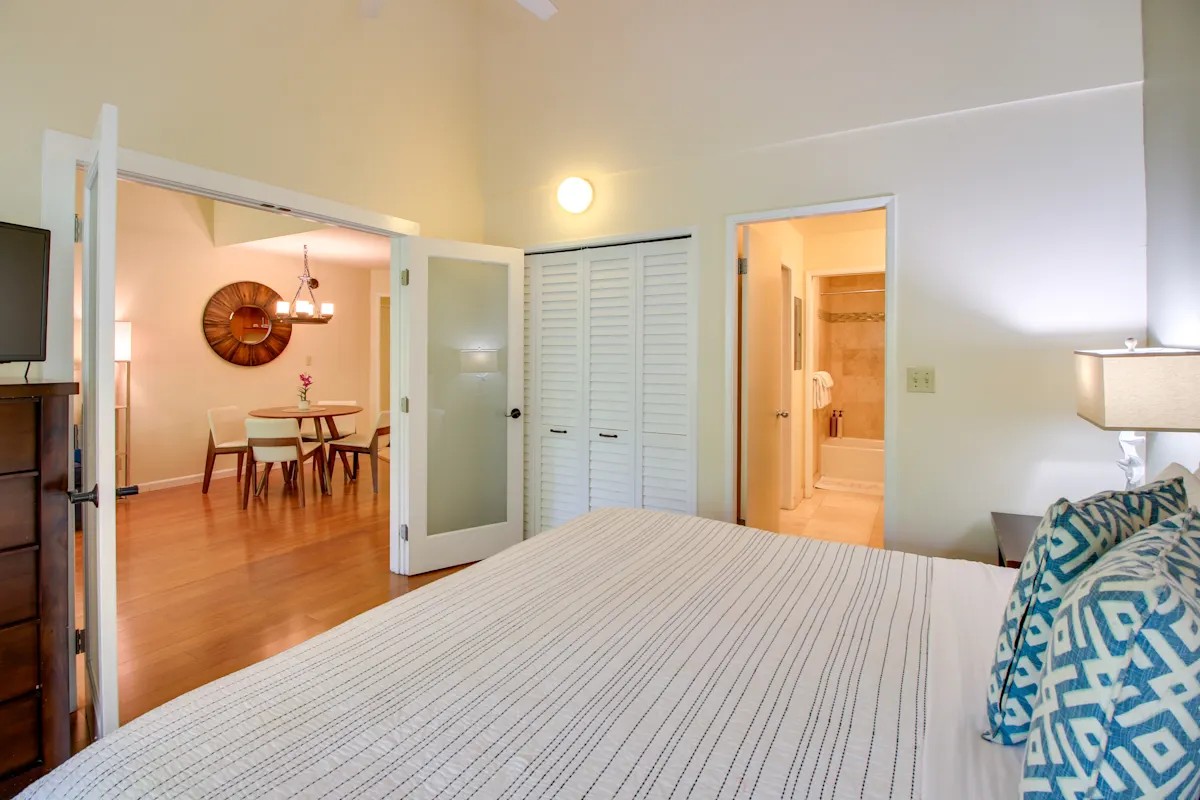 Bedroom 1 With King Size Bed