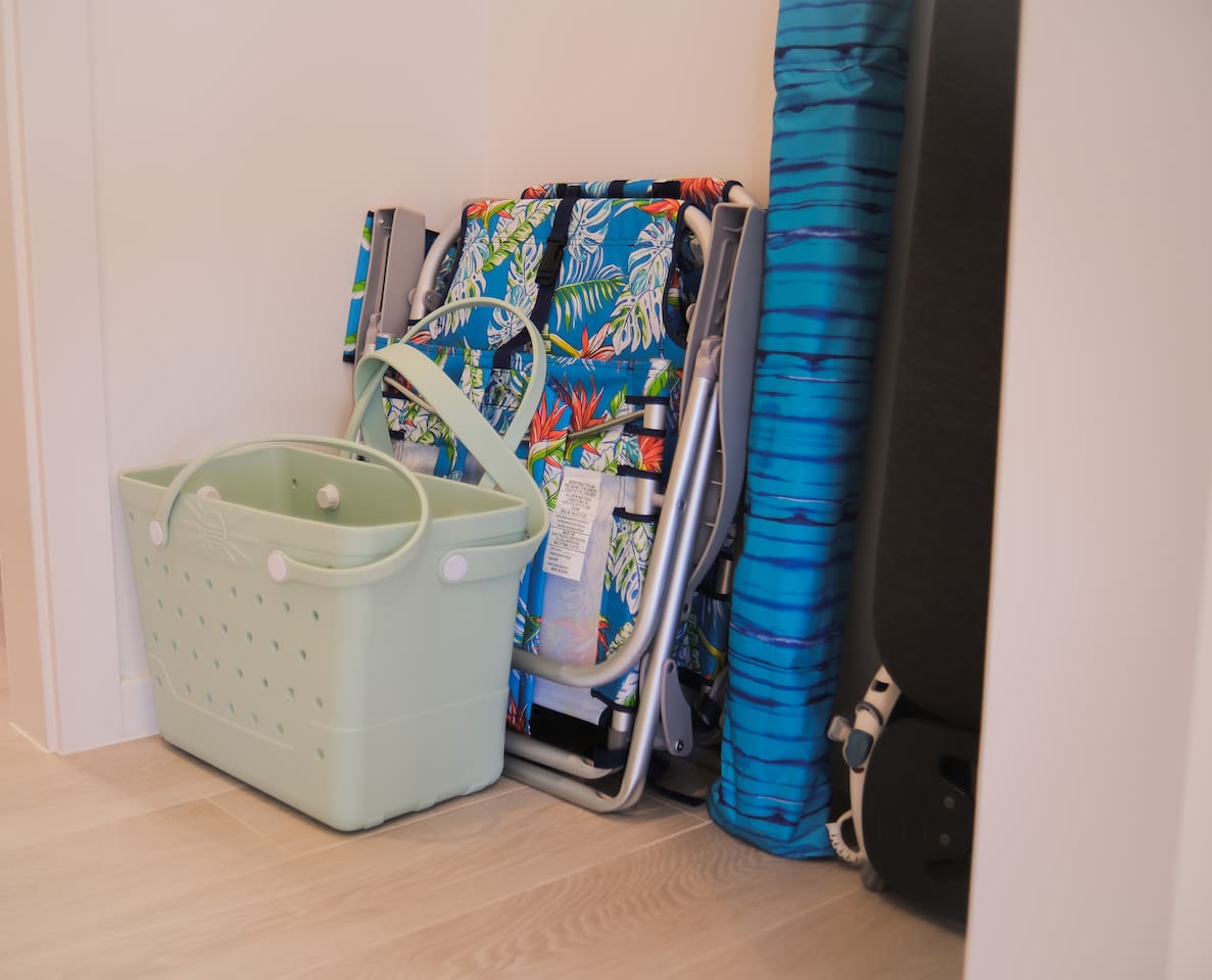 Bolanda Bungalow features a private pool on the property and is just a short walk from the renowned Jolly Beach. The unit comes stocked with two beach chairs, a beach umbrella, and a beach tote for your convenience.