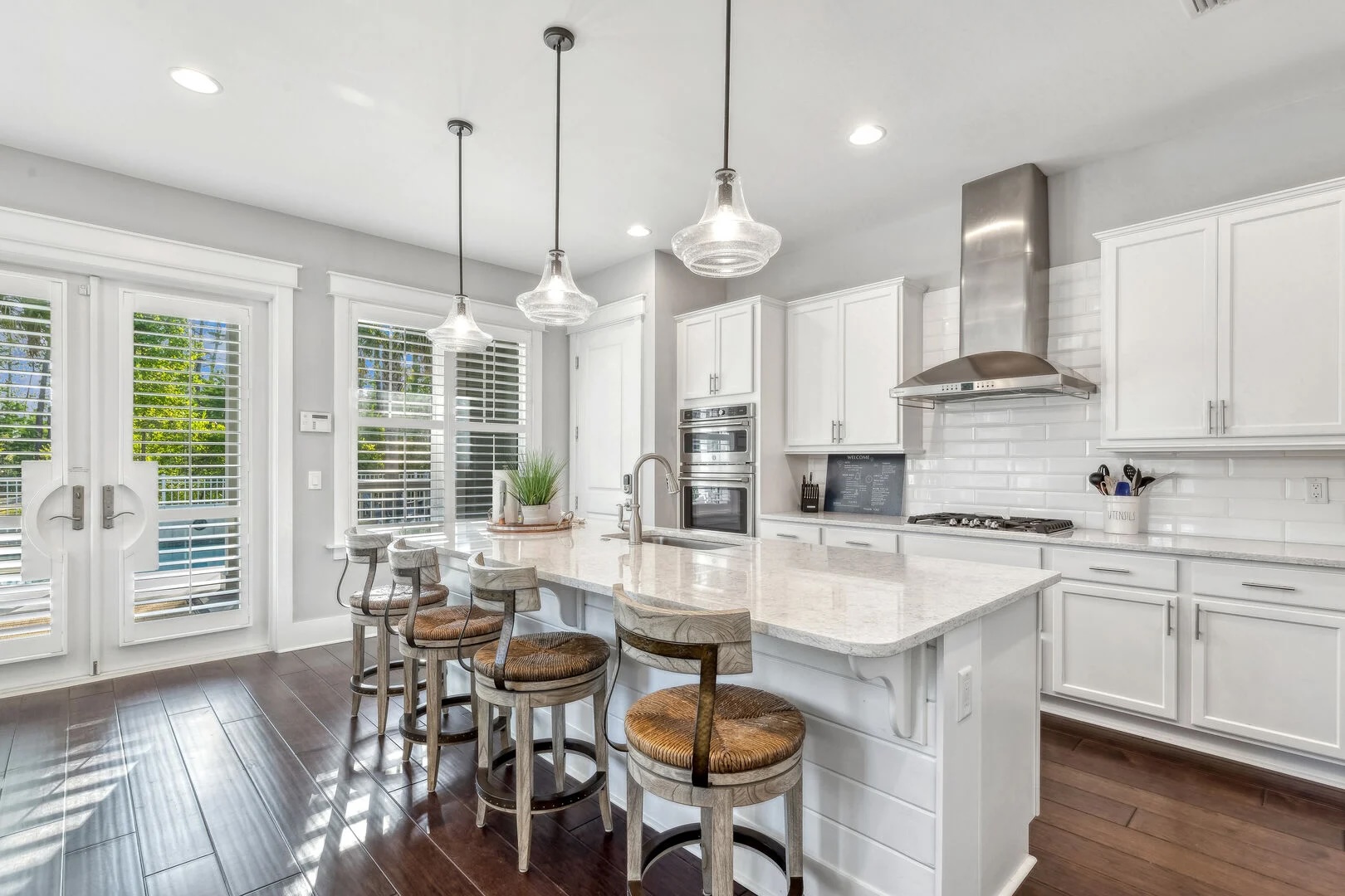 From big breakfast to late-night snacks, this kitchen is ready for your crew.