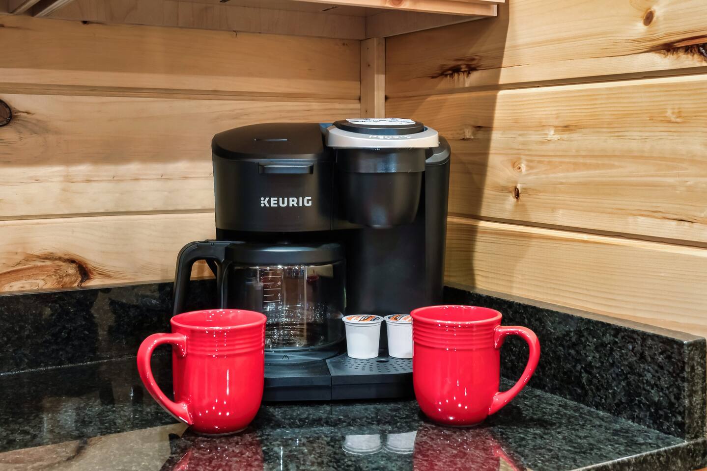 Double Keurig coffee pot suitable for pods and a full pot