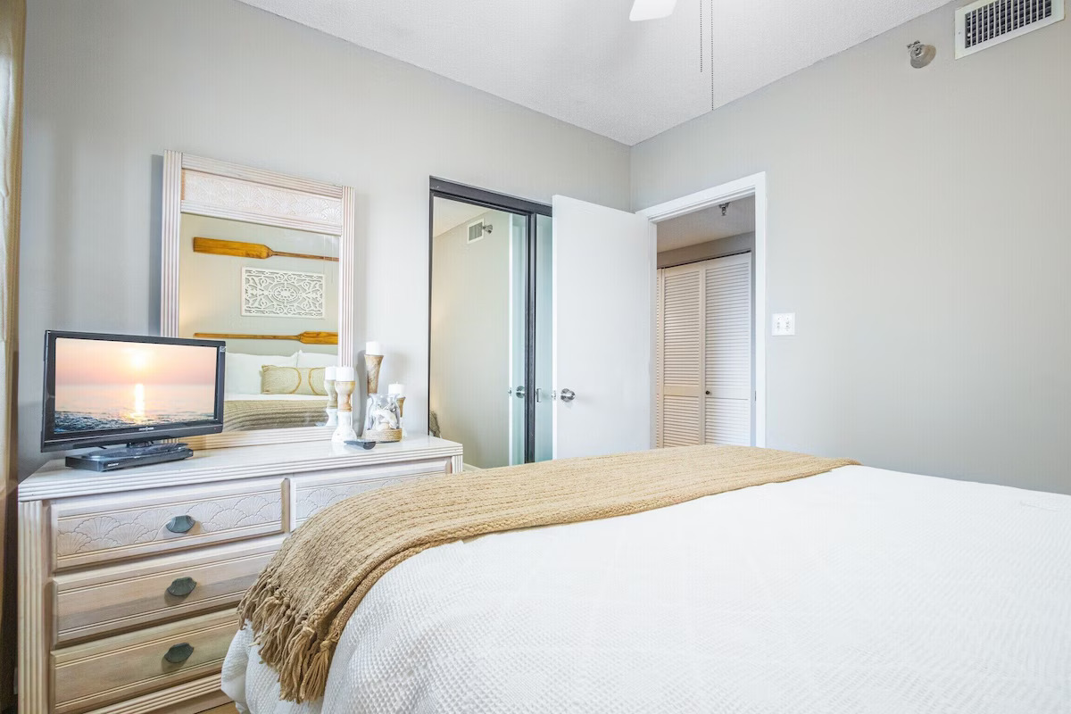 2nd Bedroom with plenty of closet space.