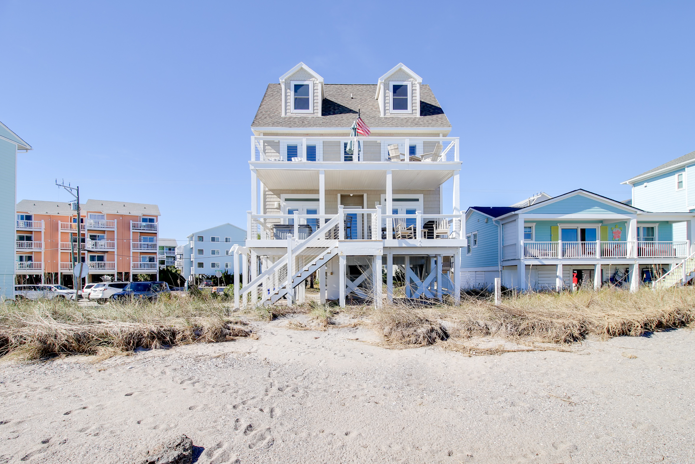 Two Ocean Side Decks with Amazing Views!