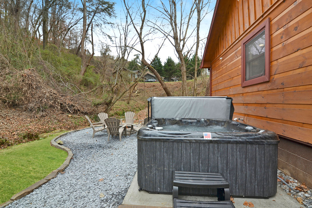 Ellijay Cabin: Relax in the Hot Tub or by the Fire Pit