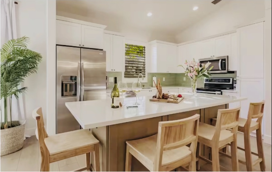 Large island and kitchen for entertaining