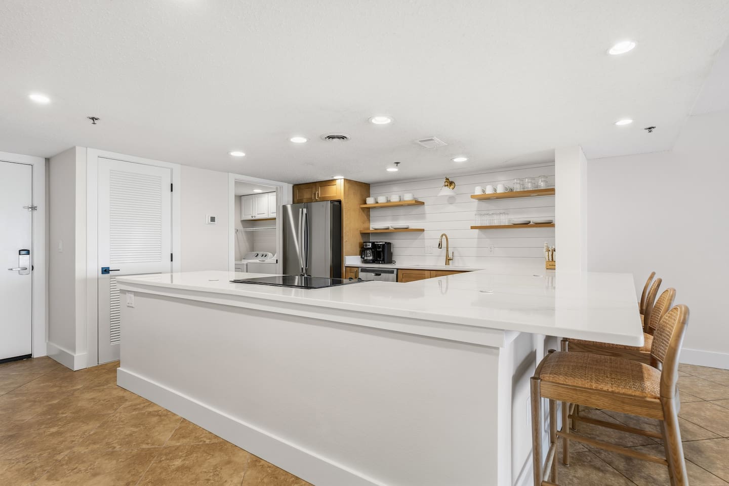 Kitchen peninsula seating seats 4