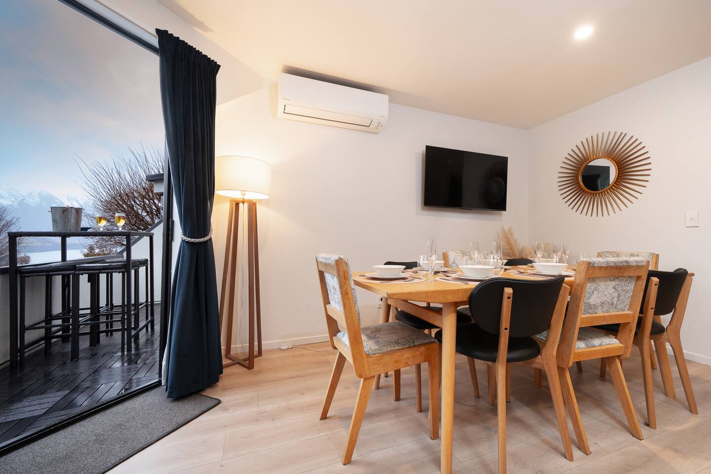 Sarahs Scenic Stay | Mountain Lake Views holiday home in 9300