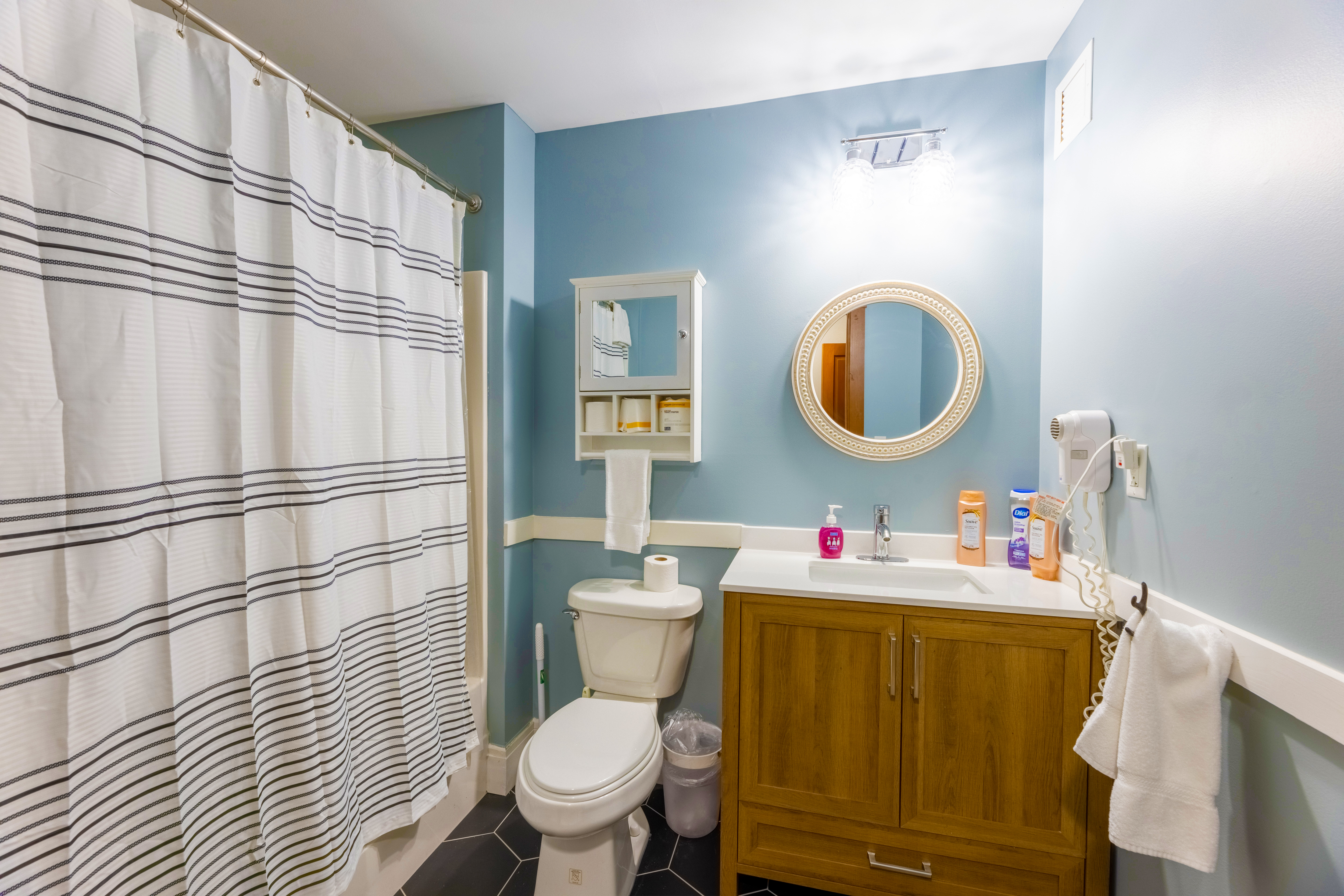 Allegheny Springs · Units 326-330 — Spa Bath