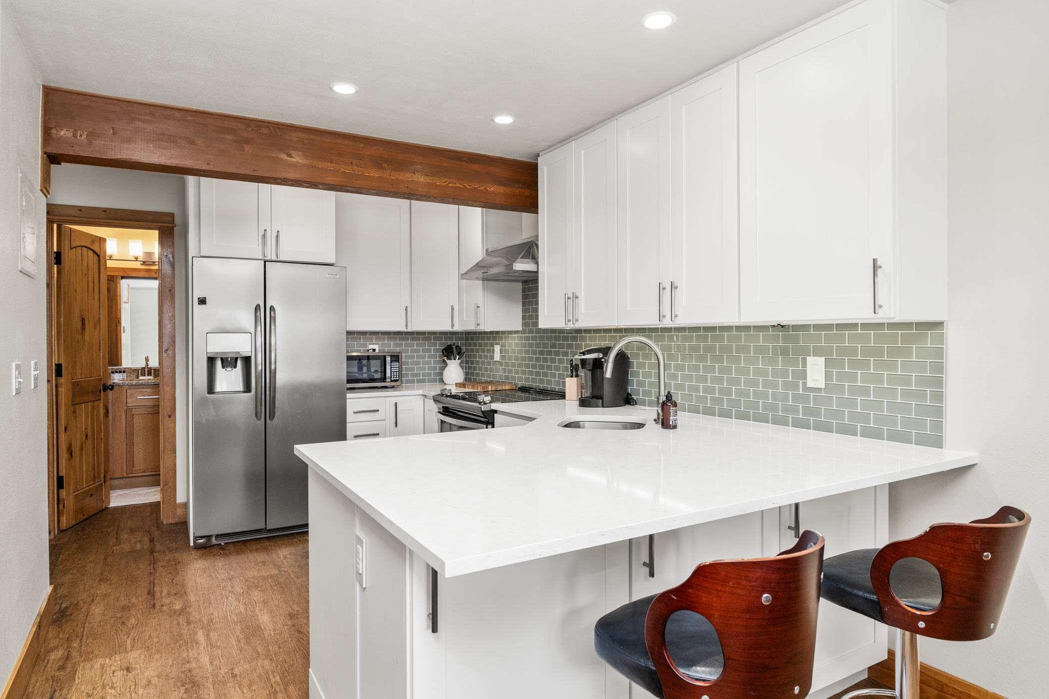 Modern Kitchen | Breakfast bar for 2