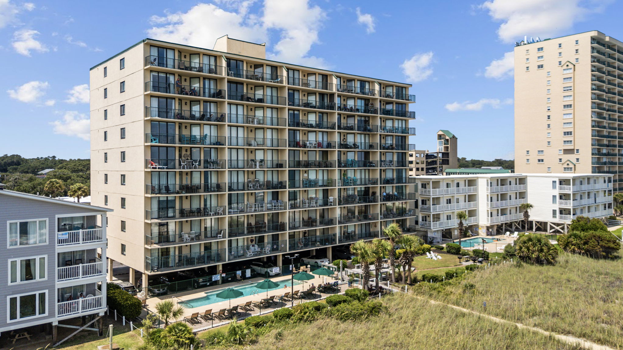 Beach Club II - 5 minutes to Barefoot Landing, 10 minutes to Tanger Outlets and 10 minutes to North Myrtle Main Street