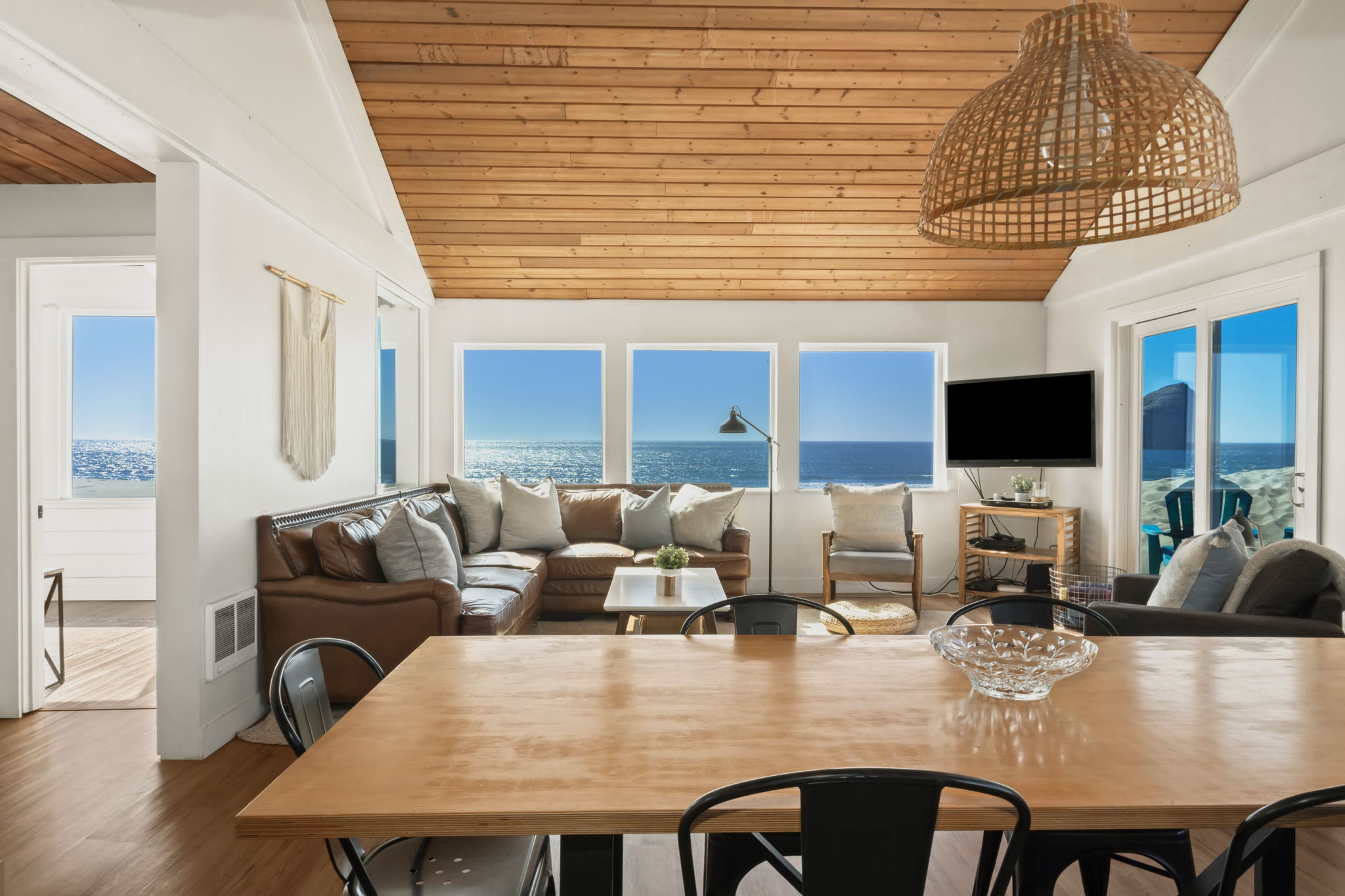 Enjoy ocean view from the table 