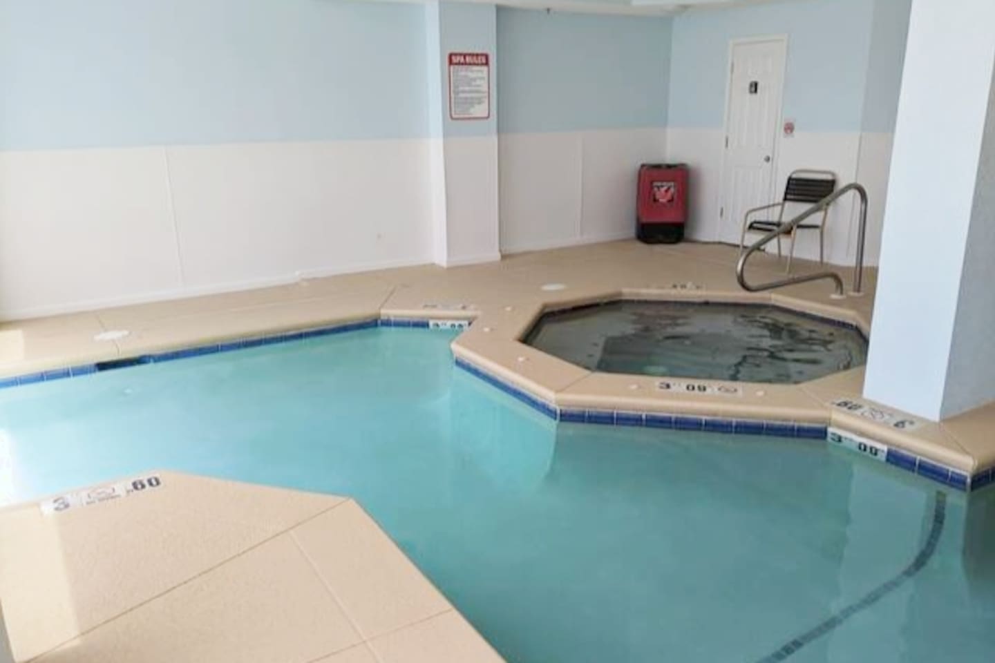 Indoor/outdoor pool and hottub