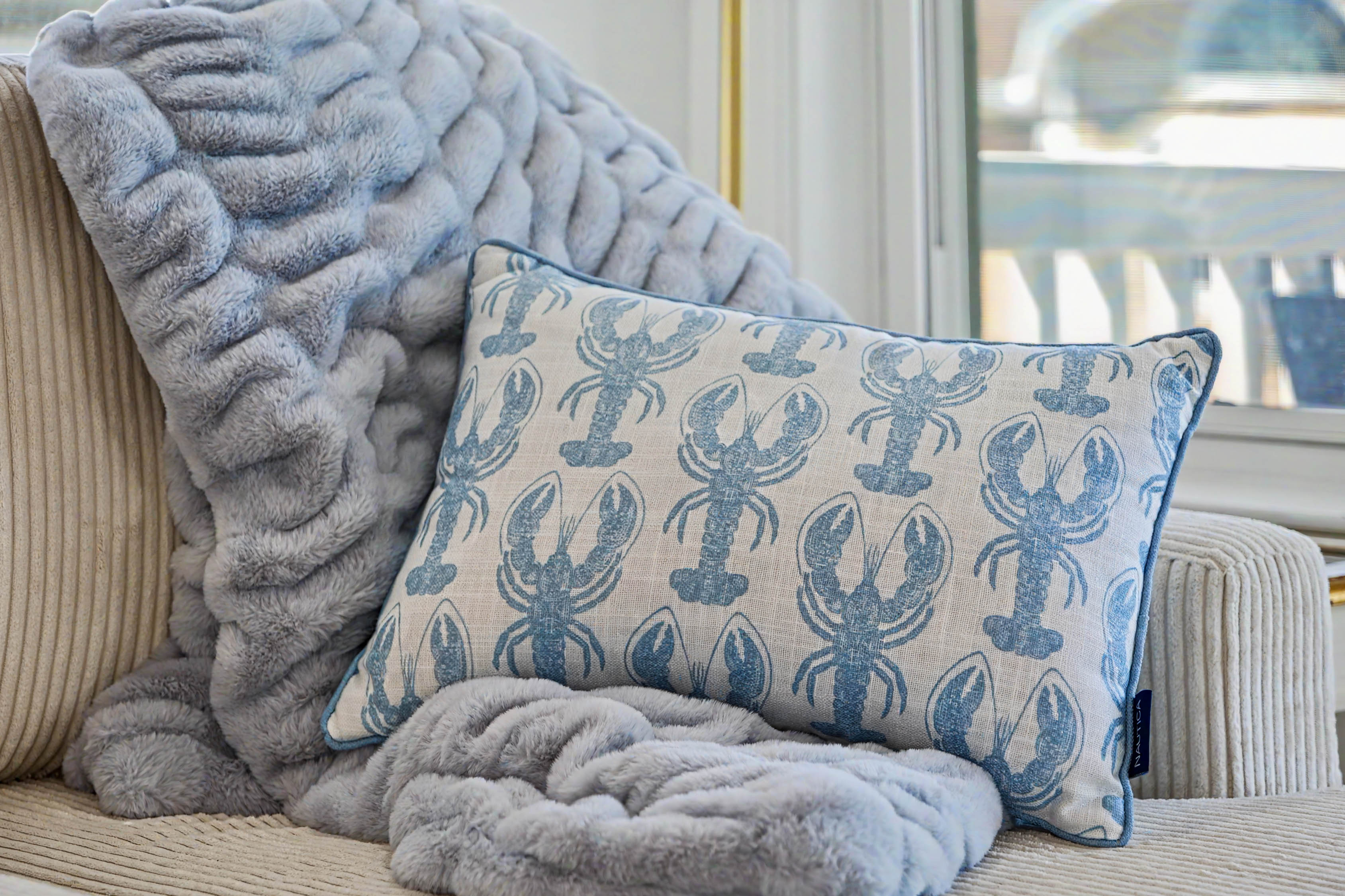 living_room_throw_pillow_lobster_pattern