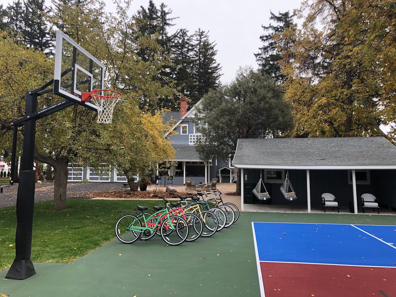 Free Bicycles for your use. Trail on Bitterroot River only 3 minutes ride from house.