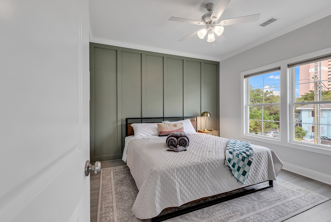 Discover comfort beyond compare in our Second Bedroom haven. Sink into the plushness of a King bed, indulge in the convenience of a Jack and Jill bath, and unwind with entertainment on a 55" Roku TV. Your retreat within a retreat awaits. 👑🛏️🚿📺 #SecondB