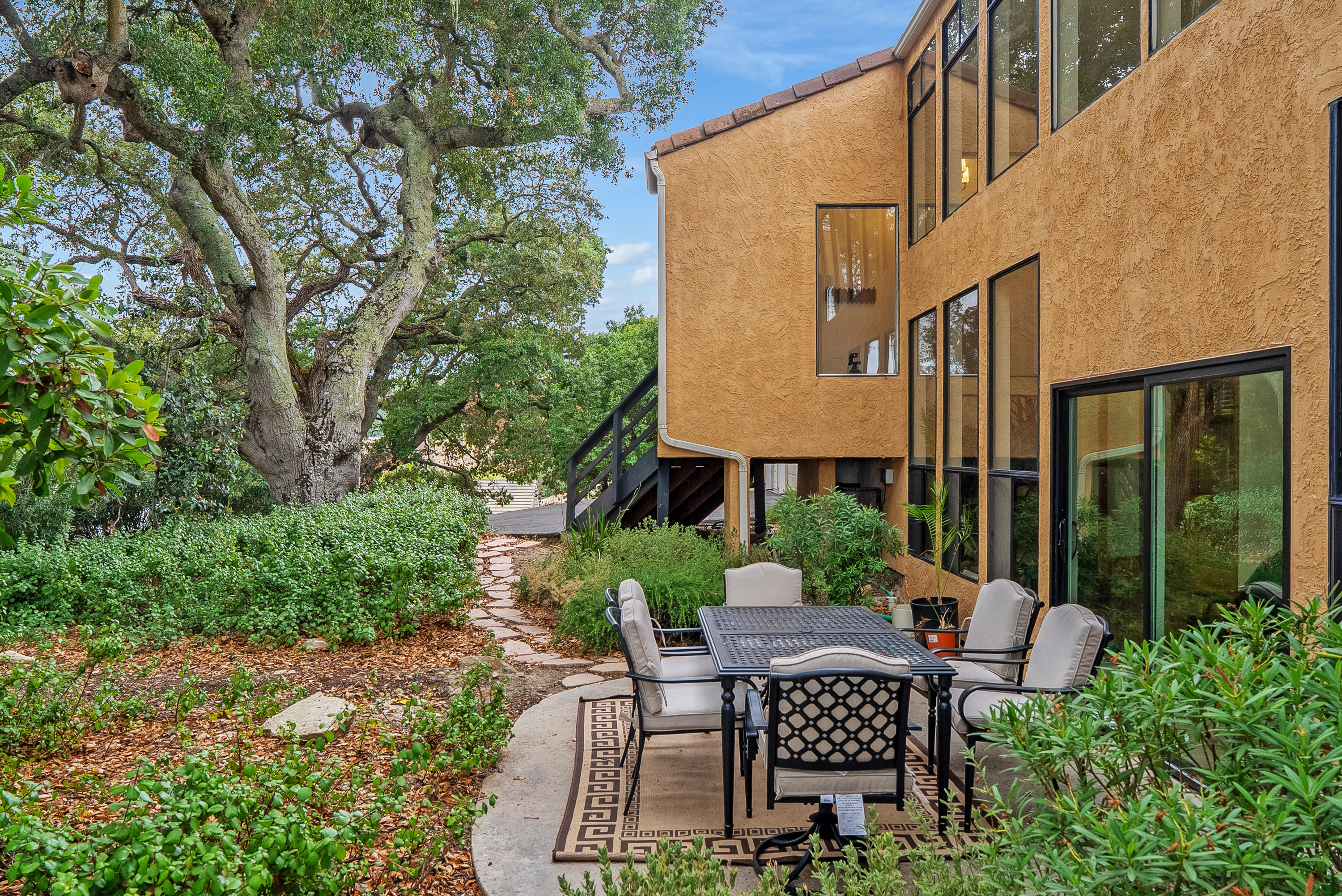 Enjoy meals and cocktails around the six-seater table, surrounded by lush, peaceful landscaping.