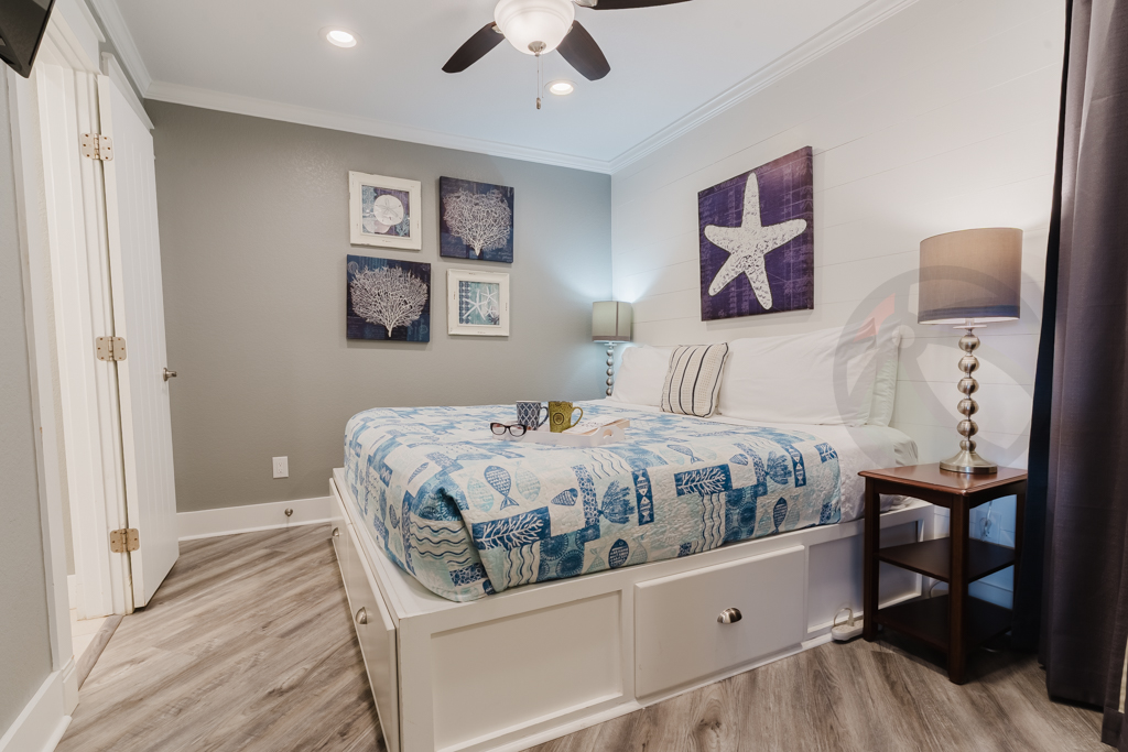 And to the right the first of 3 king bedroom suites