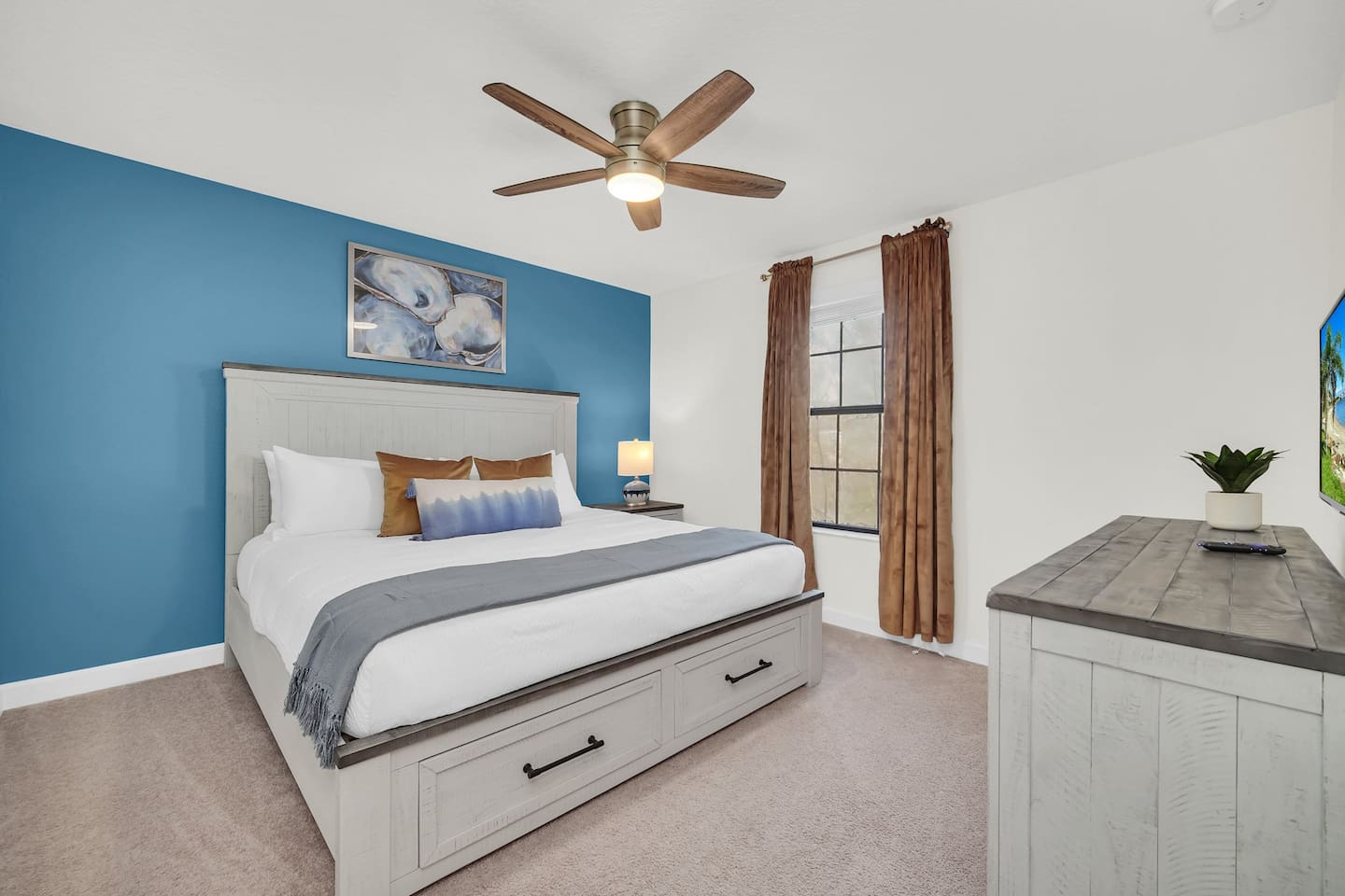 Queen Bedroom on Second Floor