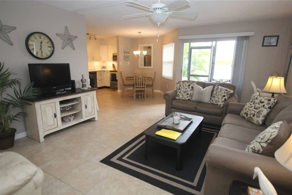 Living Room w/Smart TV