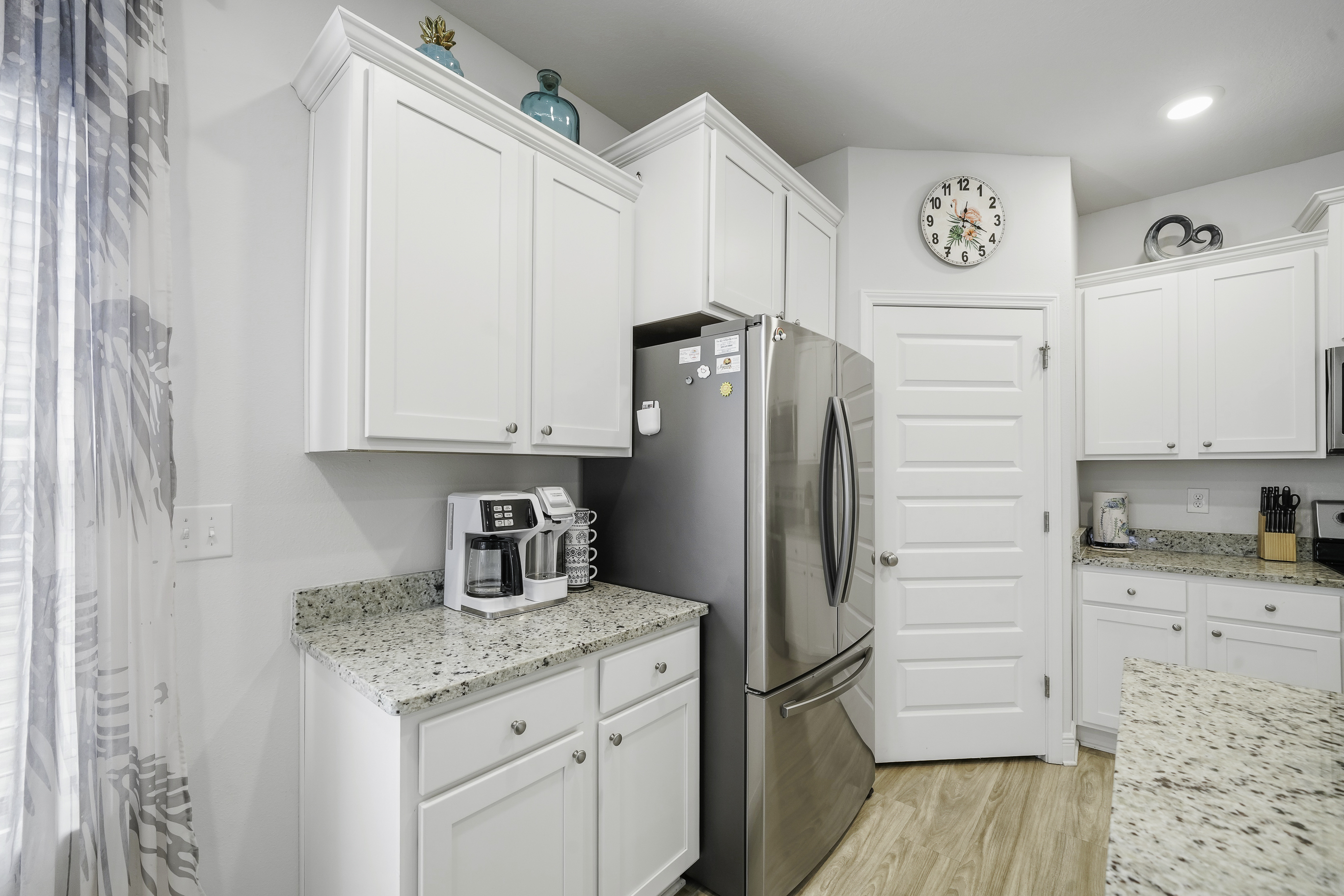 Main Full kitchen - fully stocked with coffee machine
