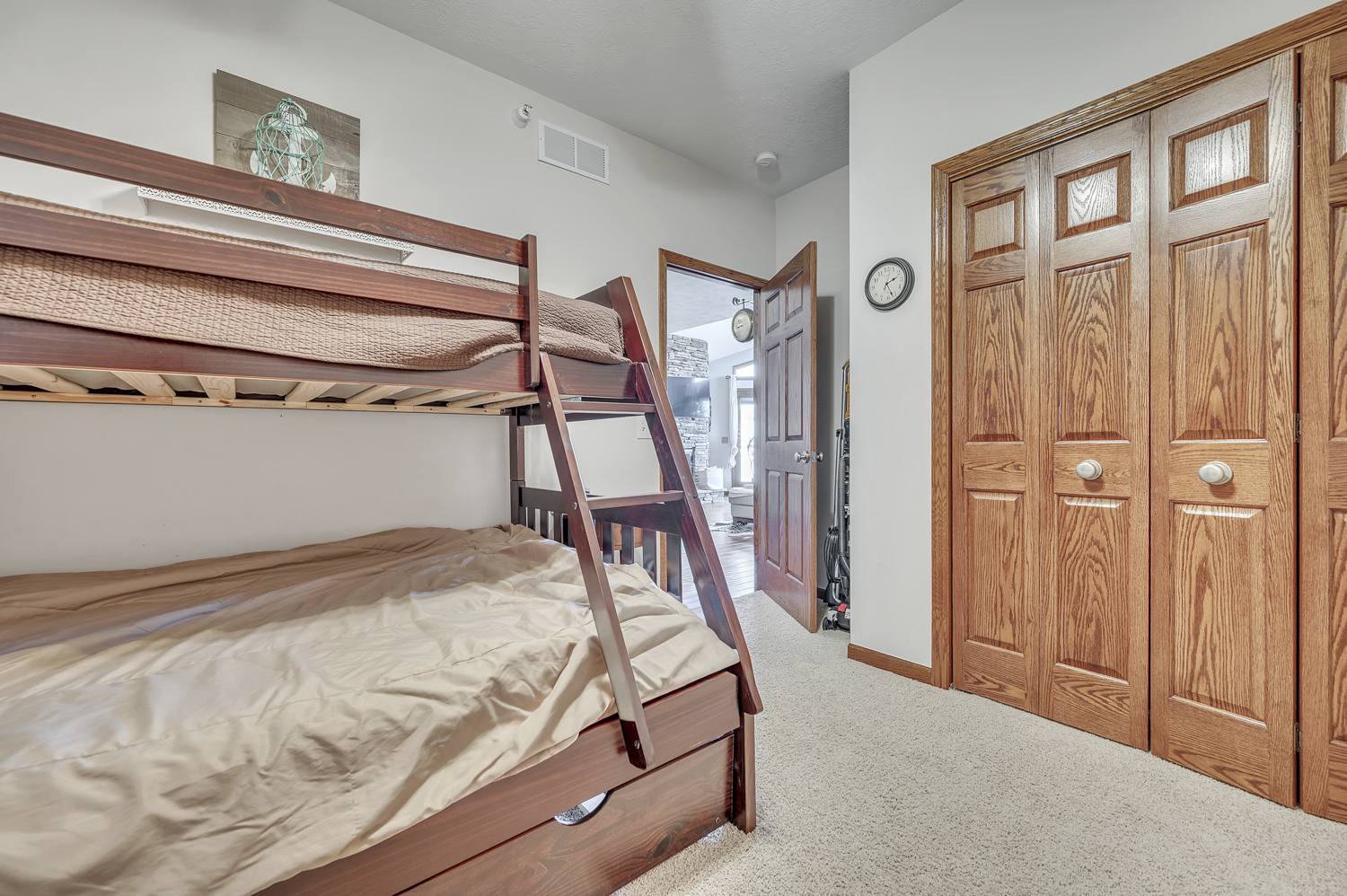 Twin/Full Bunk Bed w/Twin Trundle