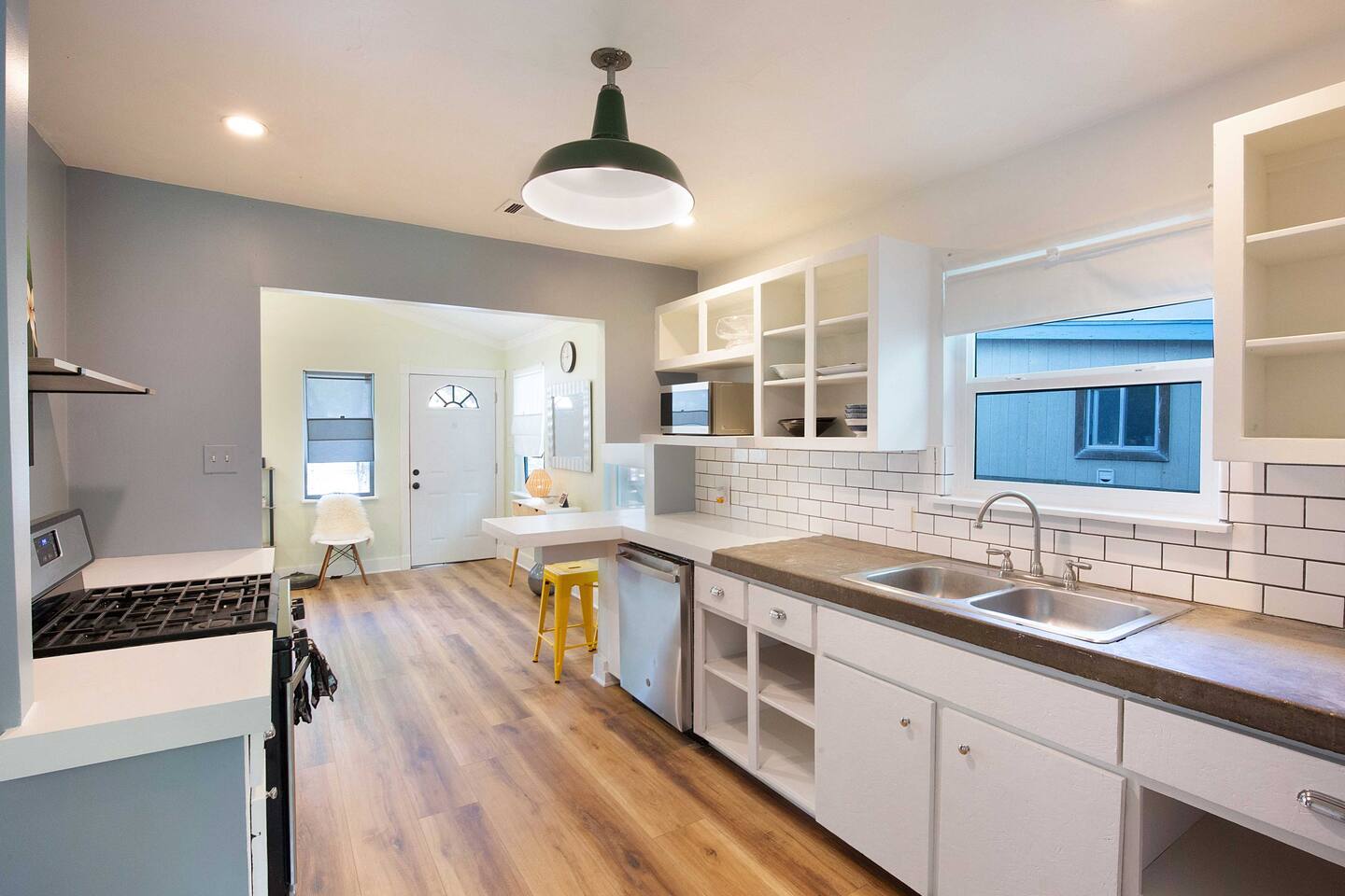 full gourmet kitchen