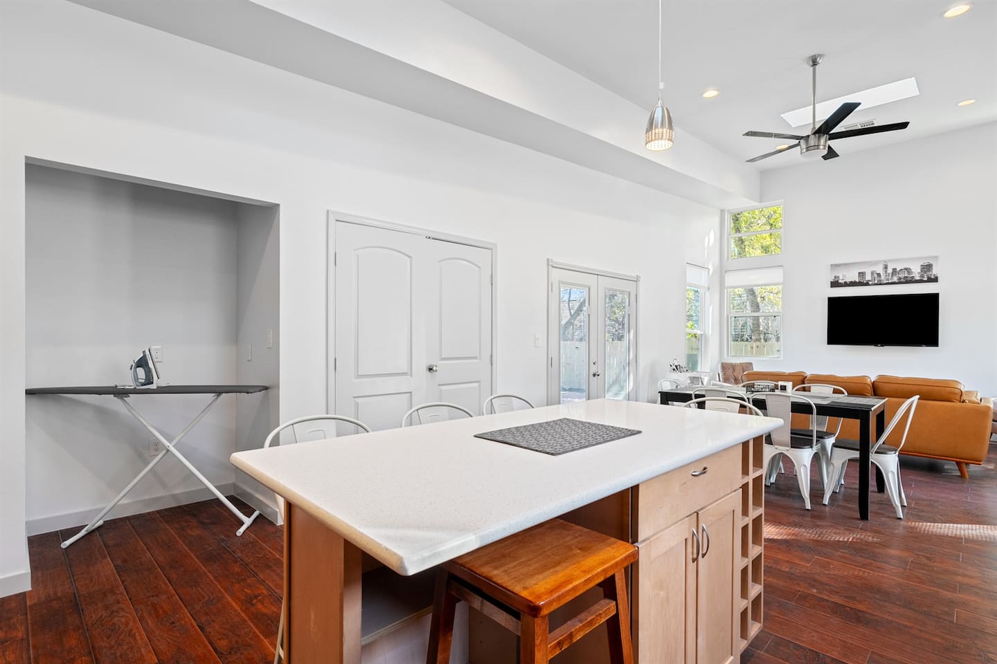 Middle Home: Spacious, Stylish, and Fully-Equipped—Welcome to Your Kitchen 
