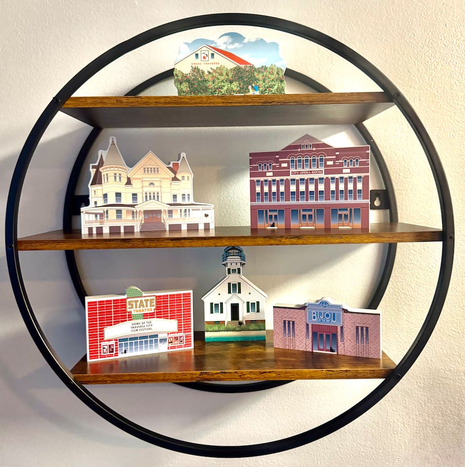 Personal touches that make Hemingway East unique! Flip blocks over to learn a little more about Traverse City and why it’s fabulous place to visit!