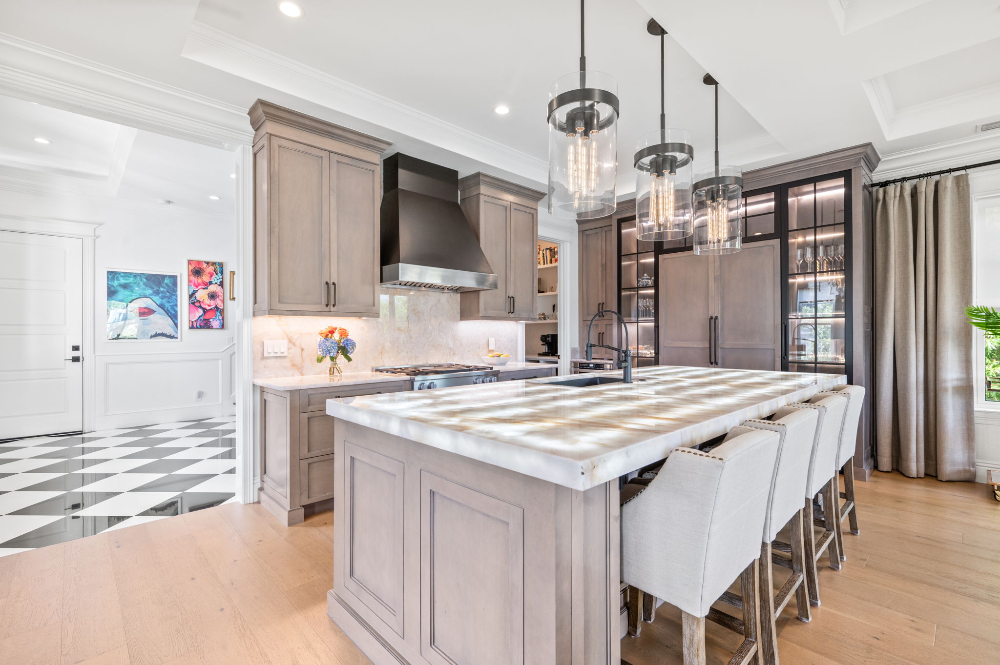 Well equipped chefs kitchen, plenty of space to gather with friends