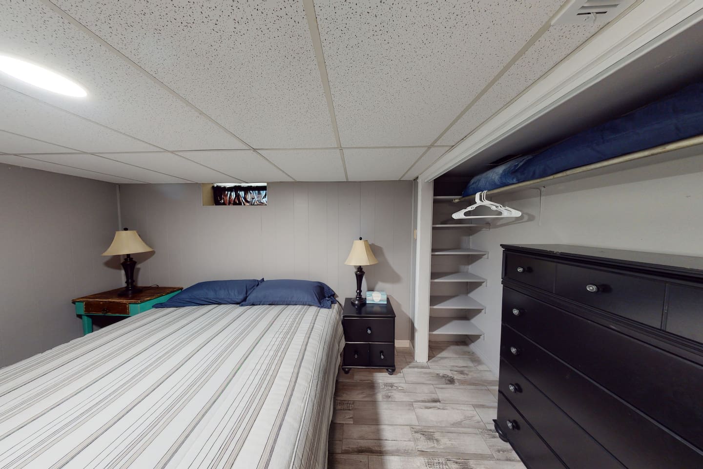 Bedroom #6 with queen bed