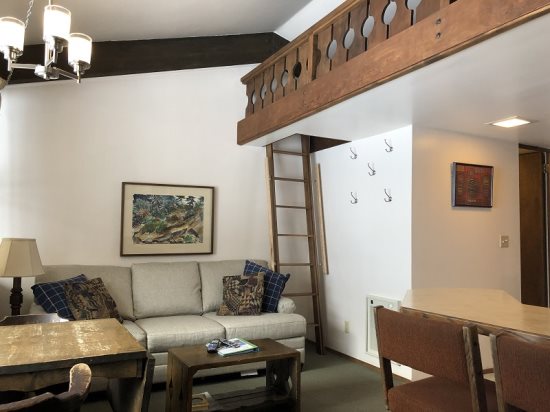 Livingroom & loft access.