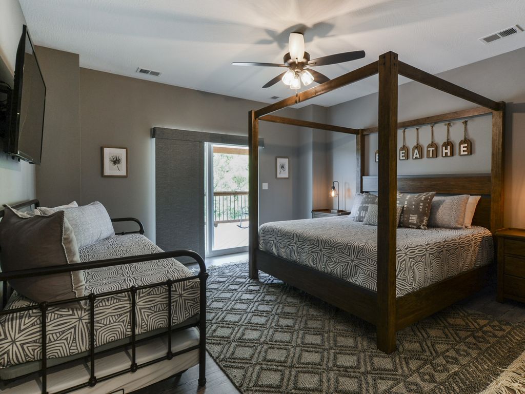 Upstairs King suite 1 with day bed & private balcony